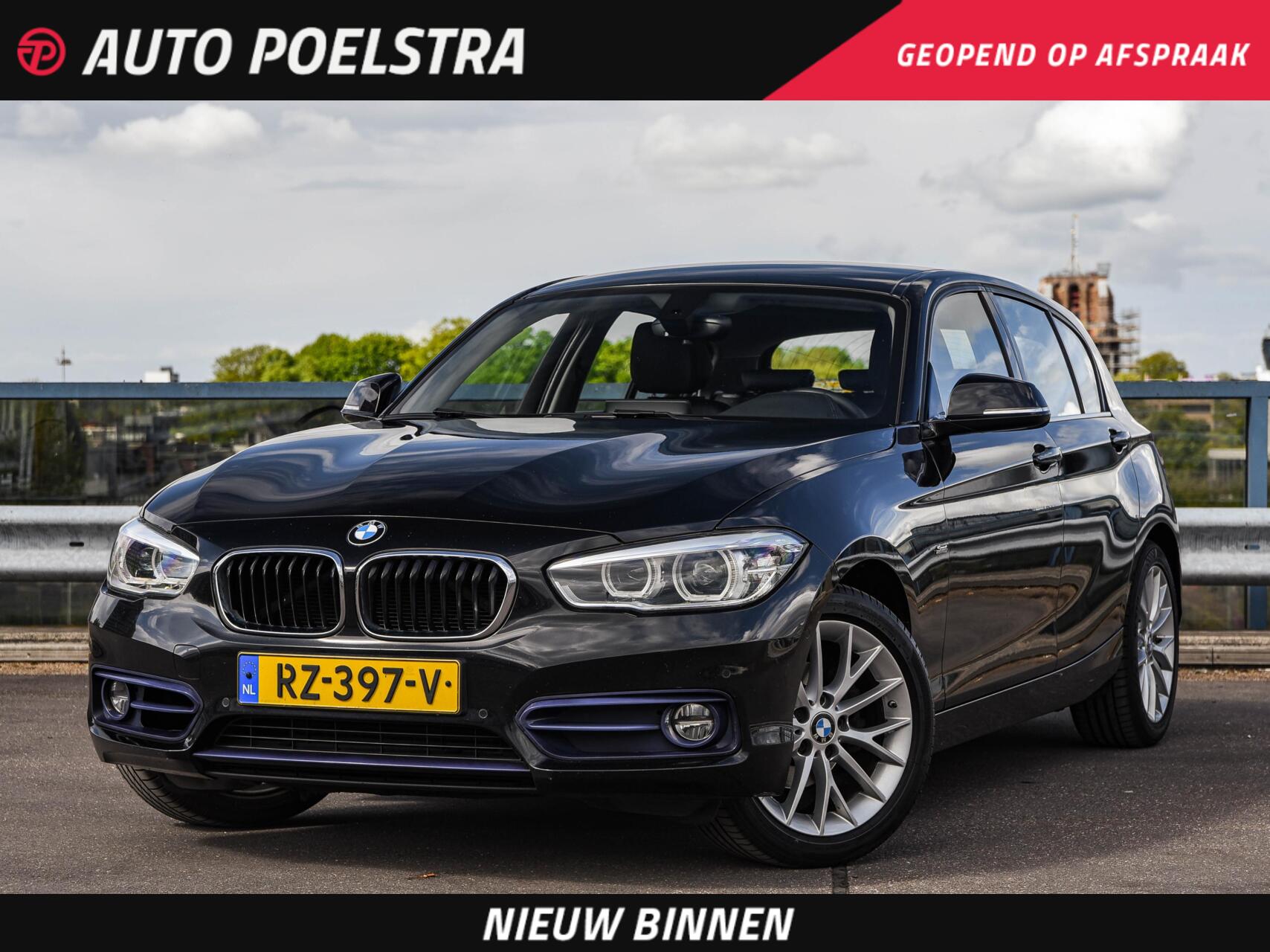 BMW 118i 118i Corporate Lease High Executive | Sport Line | Leder|  Sportstoelen | Camera | LED | Navigatie | Stoelverwarming | 17" 2018 - voorkant