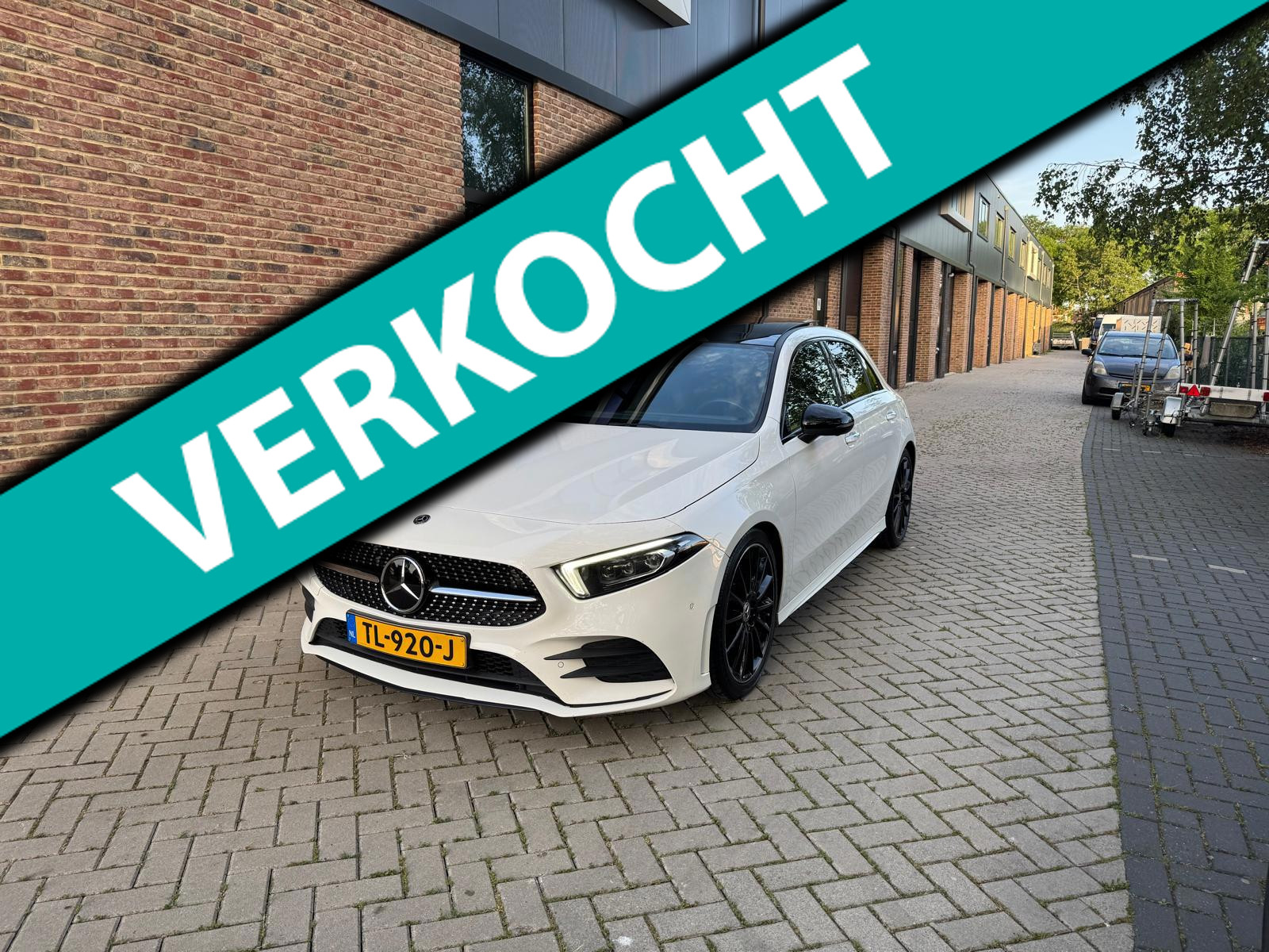 Mercedes-Benz A 180 D AMG Pakket | 1e Eigenaar | NAP | Panoramadak | Burmester | 360° Camera | Adaptieve Cruise Control 2018 - voorkant