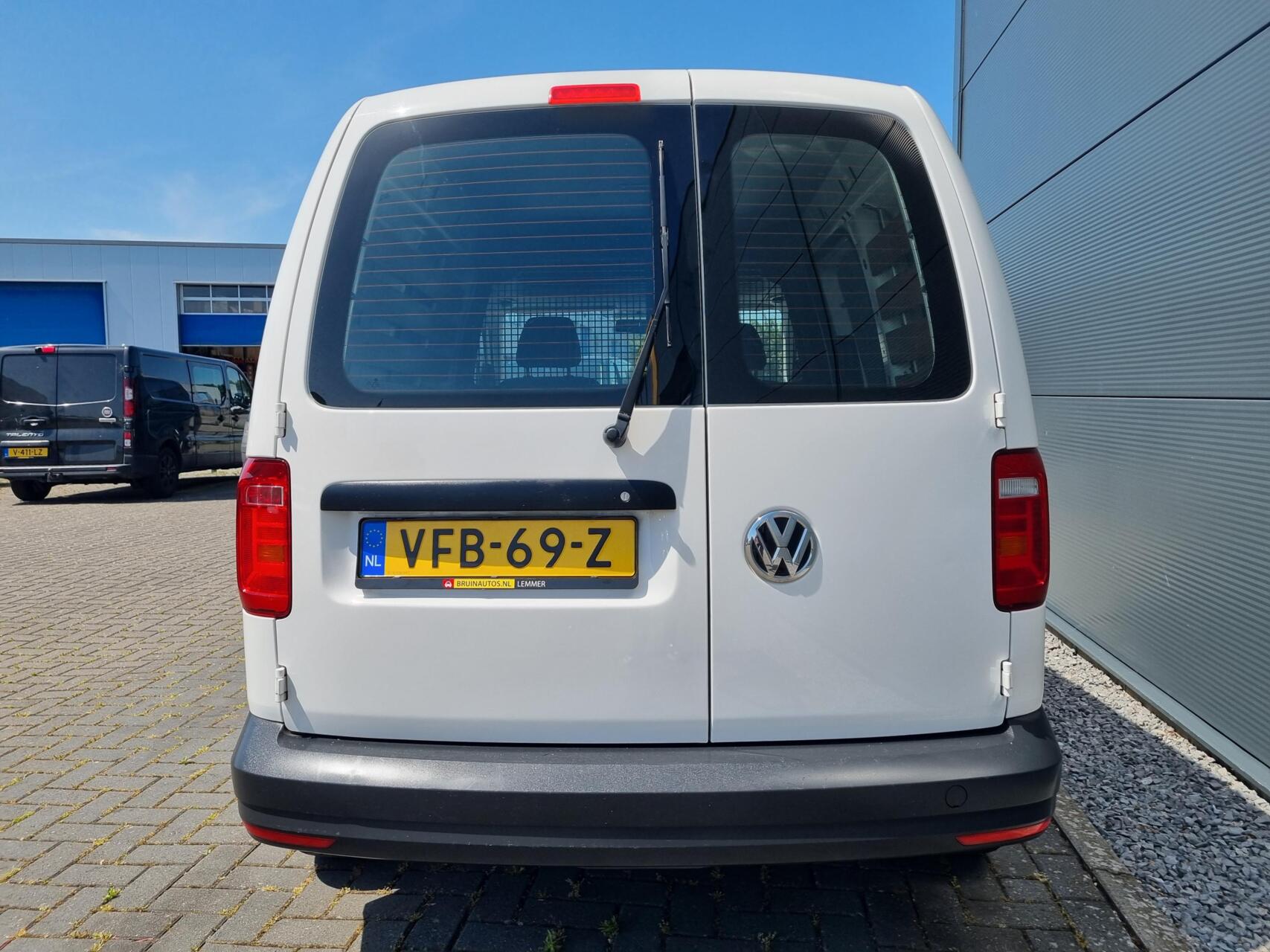 Foto van Volkswagen Caddy Modified Partition Wall
