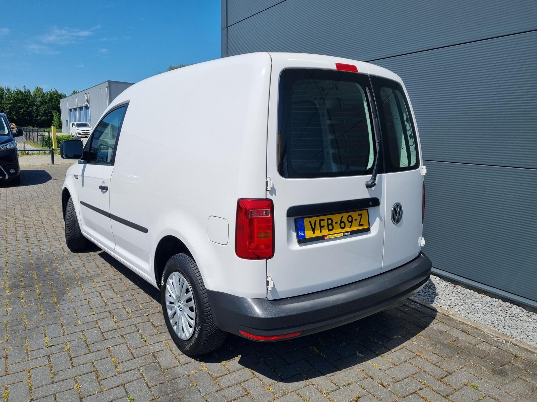 Foto van Volkswagen Caddy Modified Partition Wall