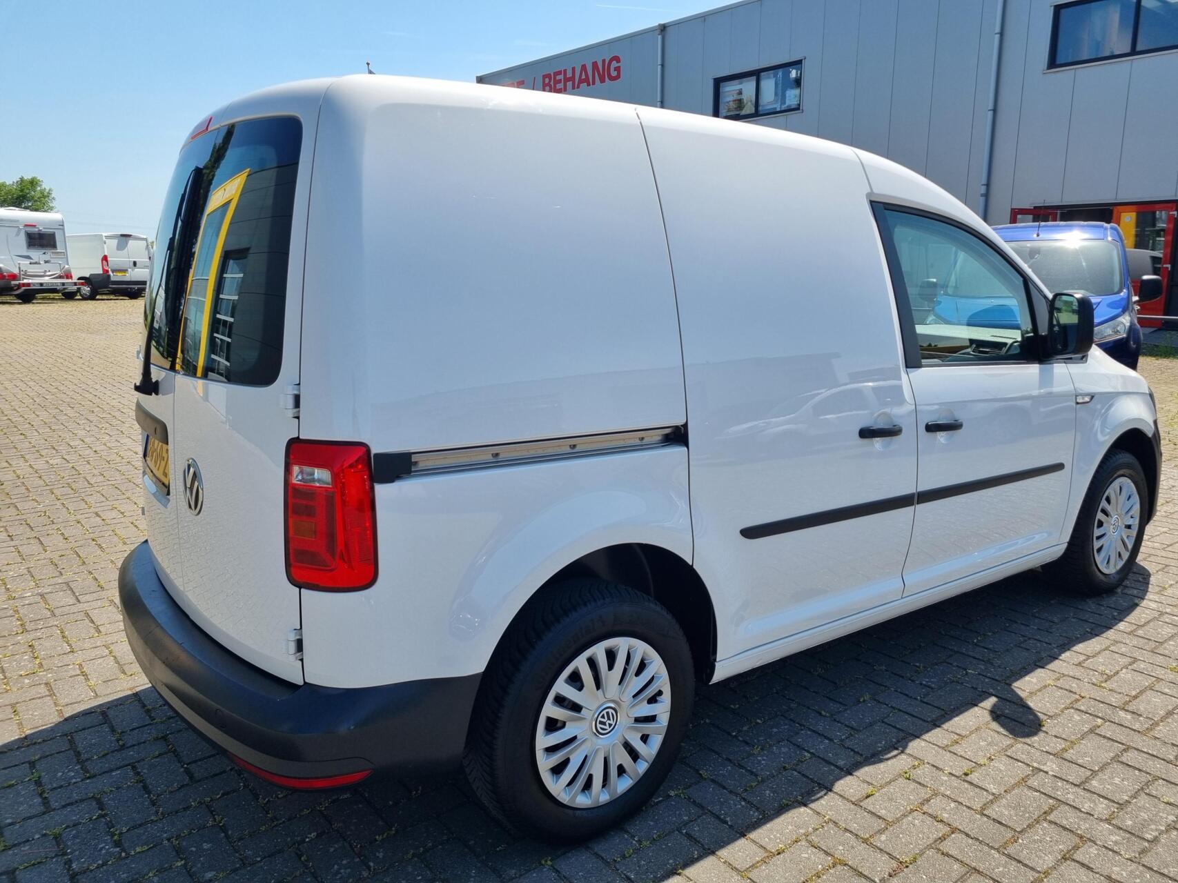 Foto van Volkswagen Caddy Modified Partition Wall