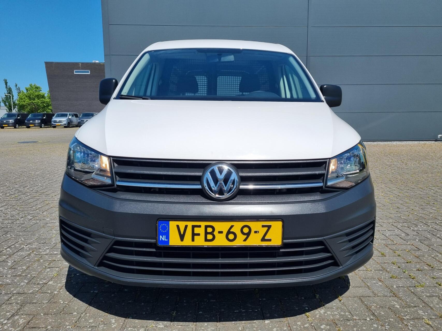 Foto van Volkswagen Caddy Modified Partition Wall