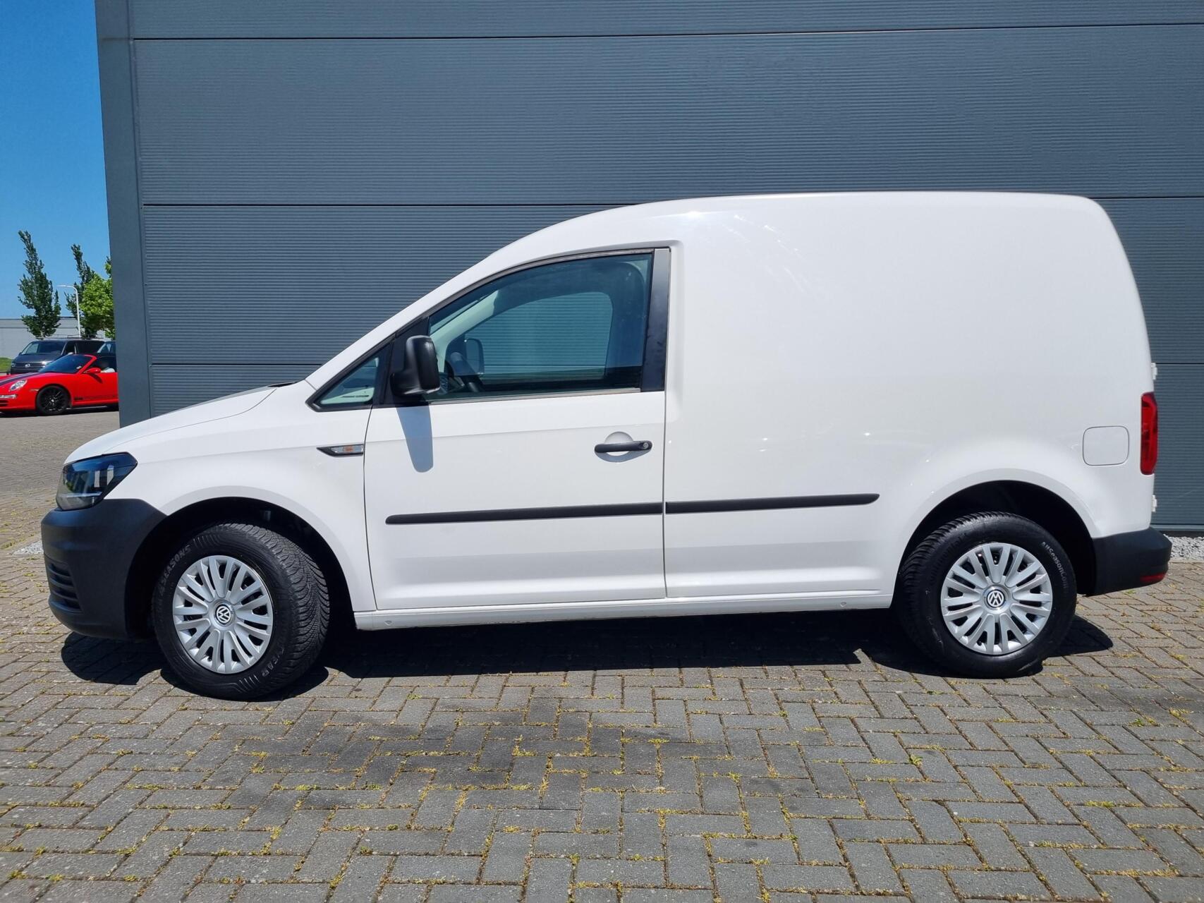Foto van Volkswagen Caddy Modified Partition Wall