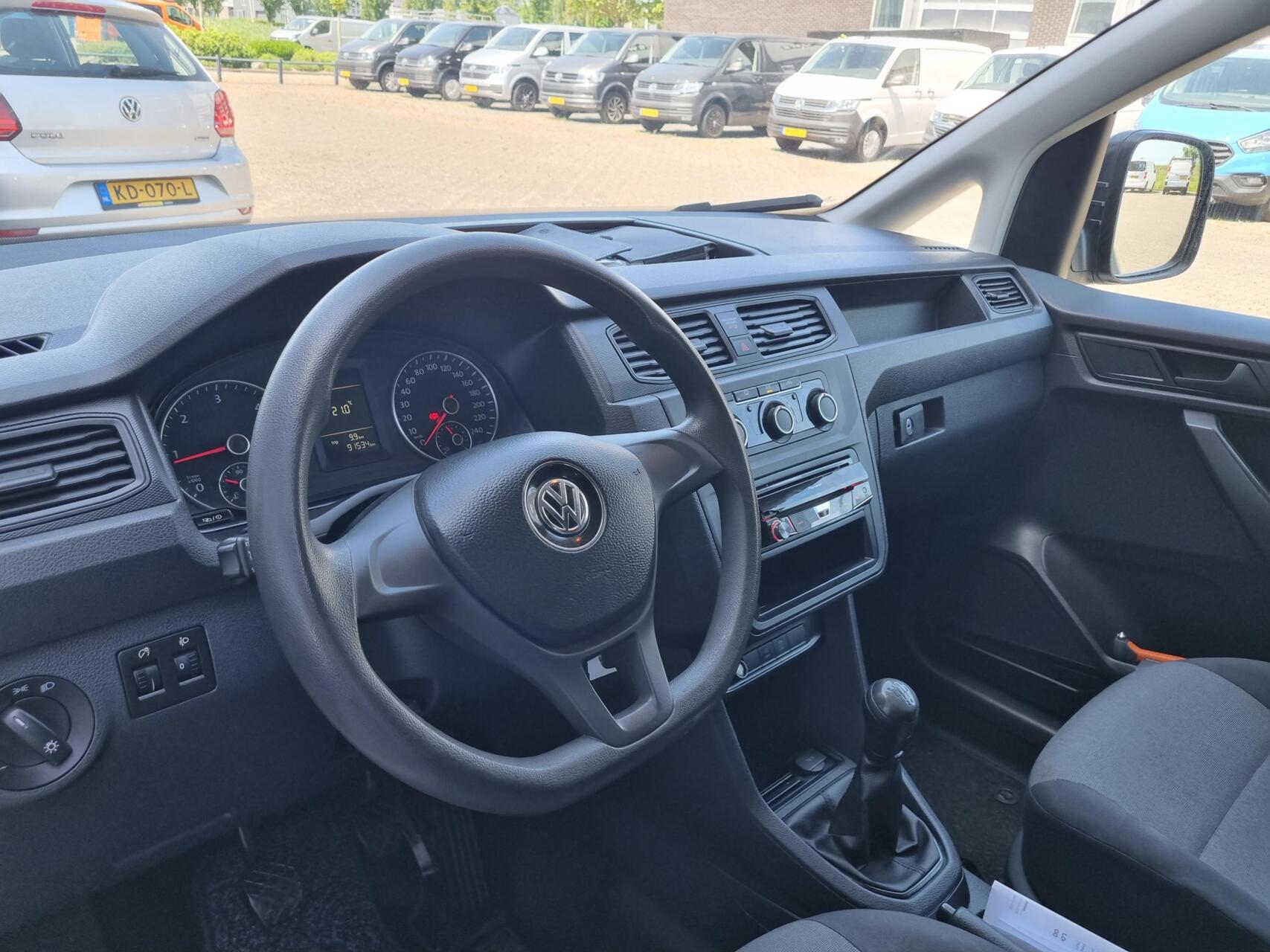 Foto van Volkswagen Caddy Modified Partition Wall