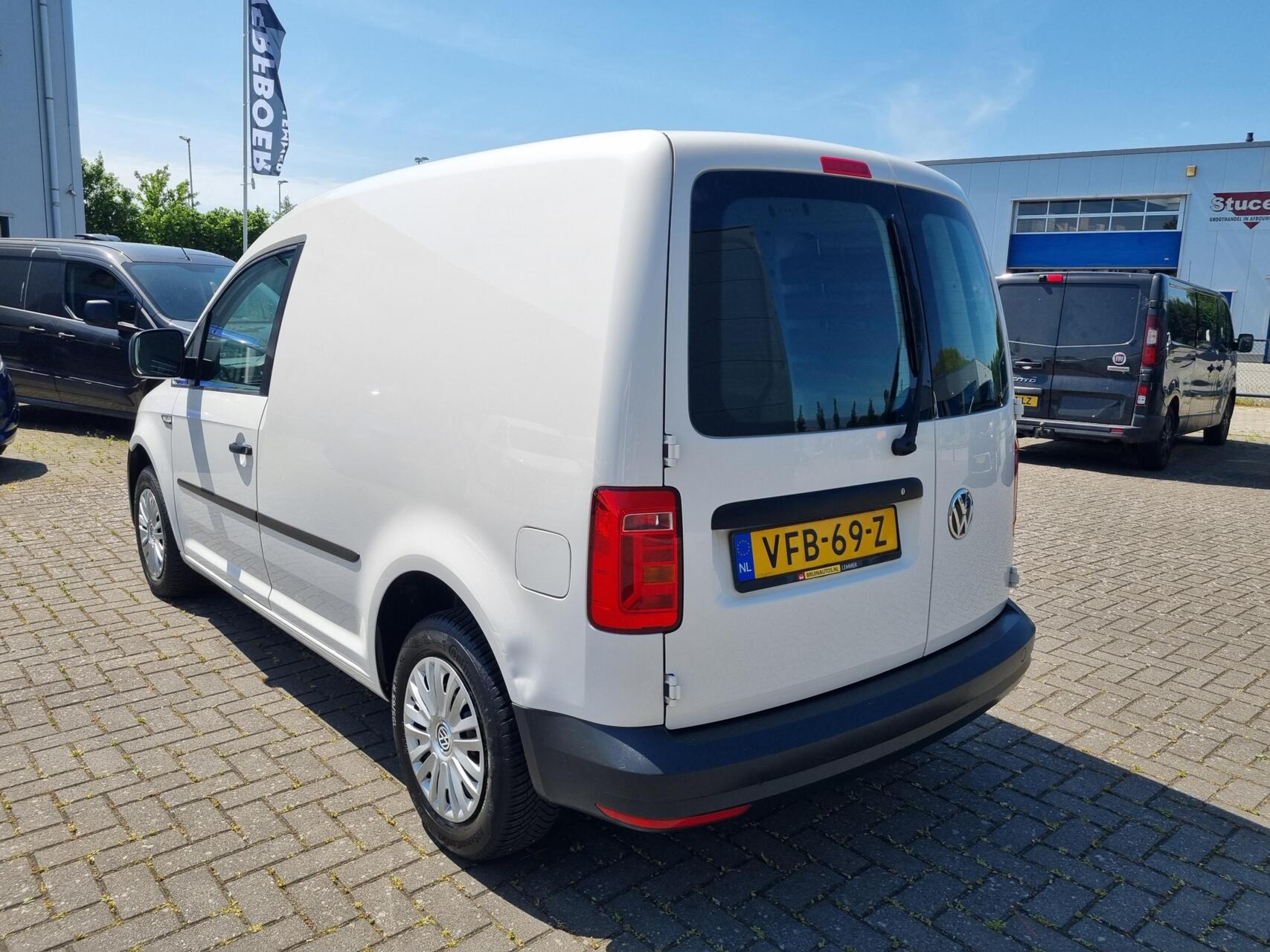 Foto van Volkswagen Caddy Modified Partition Wall