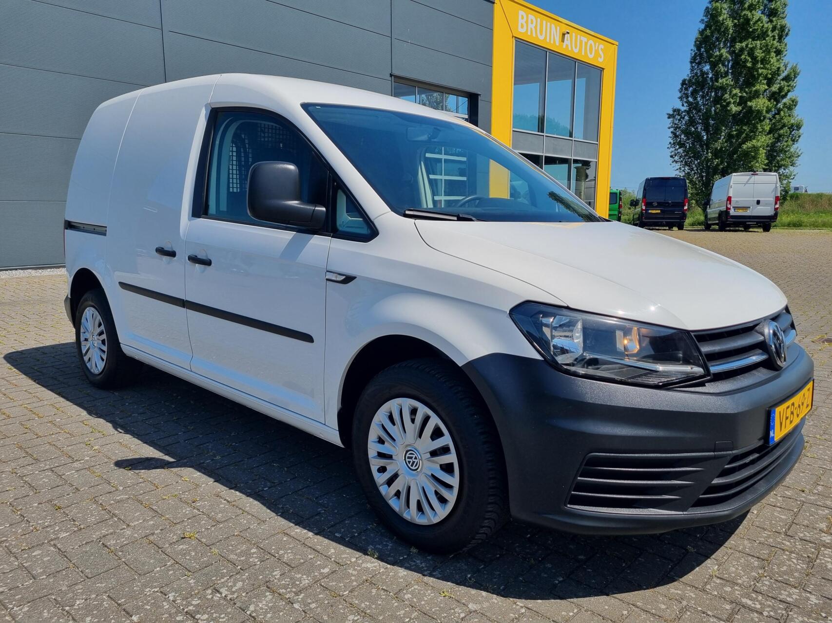Foto van Volkswagen Caddy Modified Partition Wall