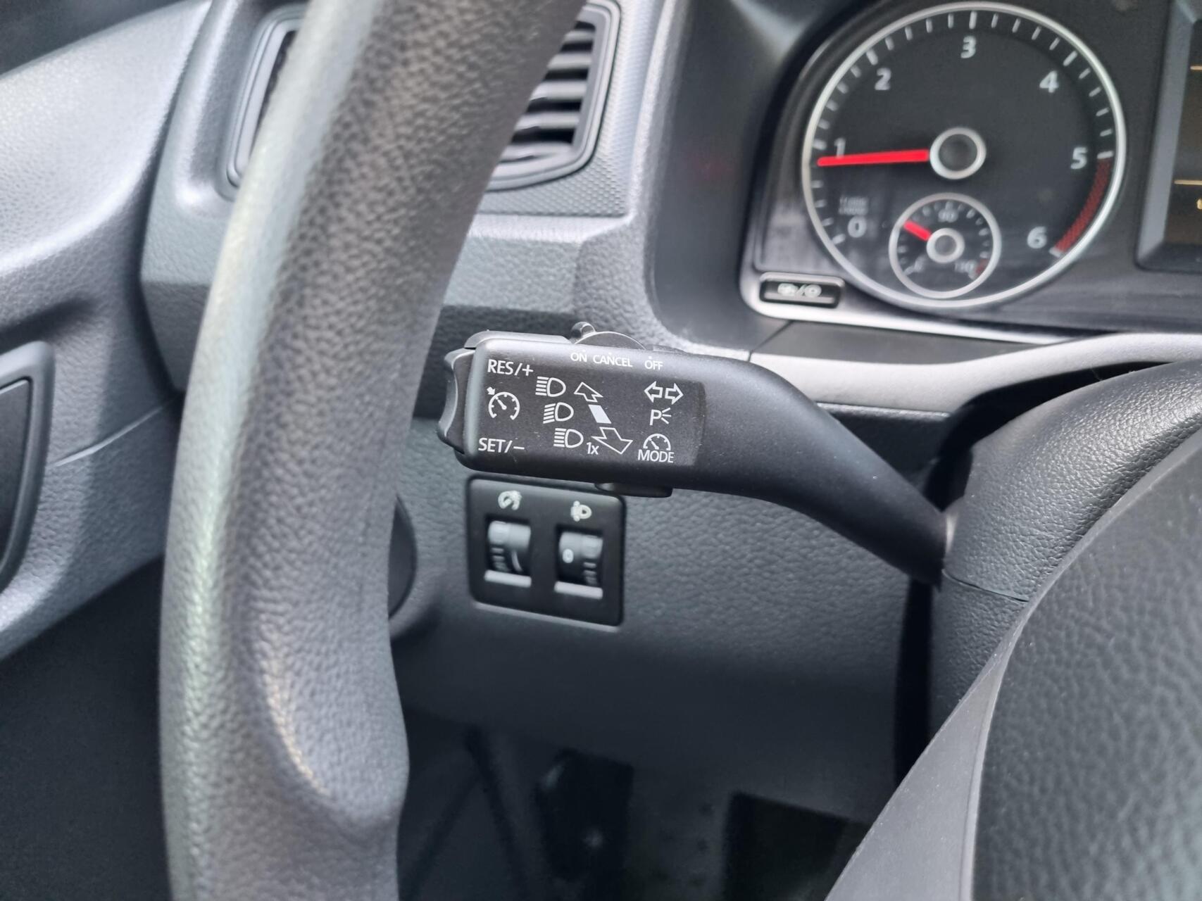 Foto van Volkswagen Caddy Modified Partition Wall