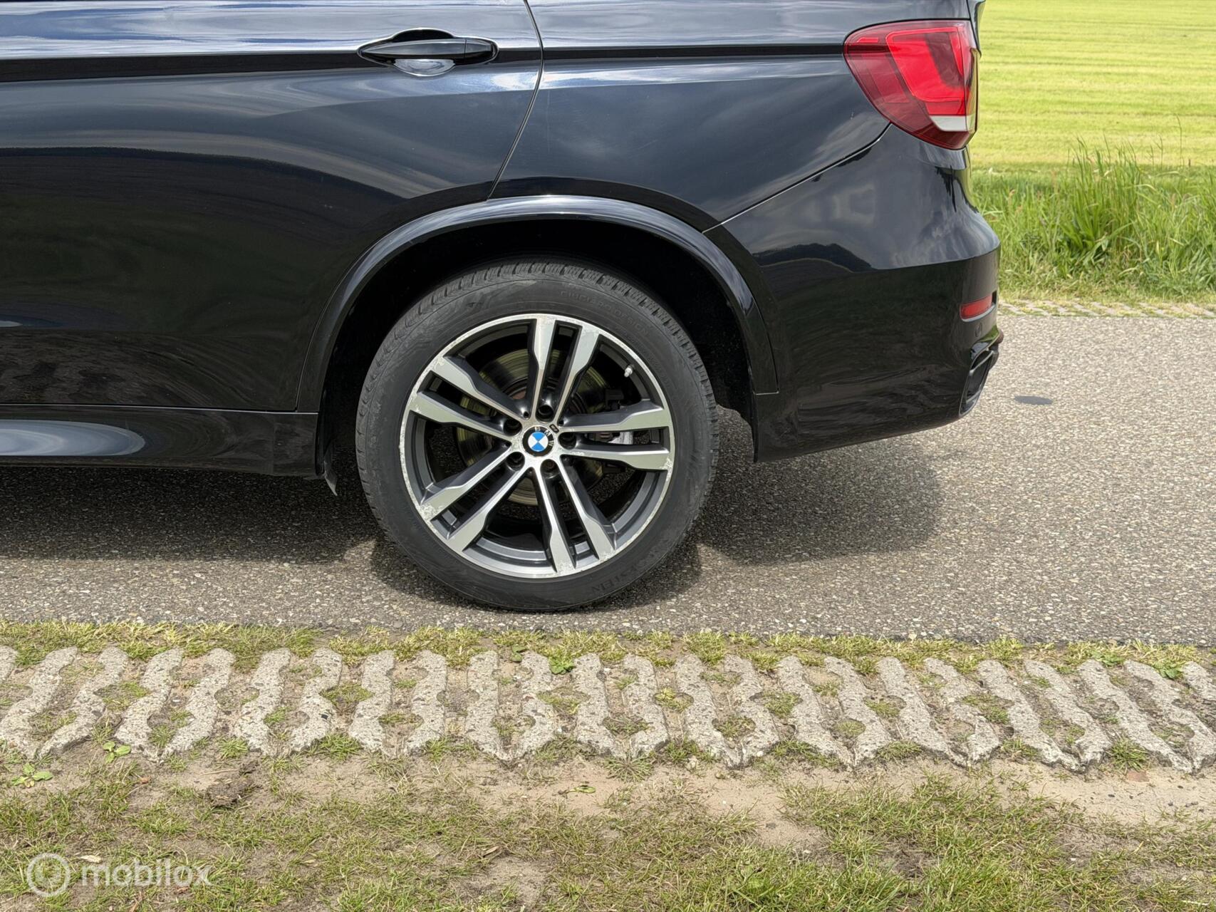 Foto van BMW X5 M50d
