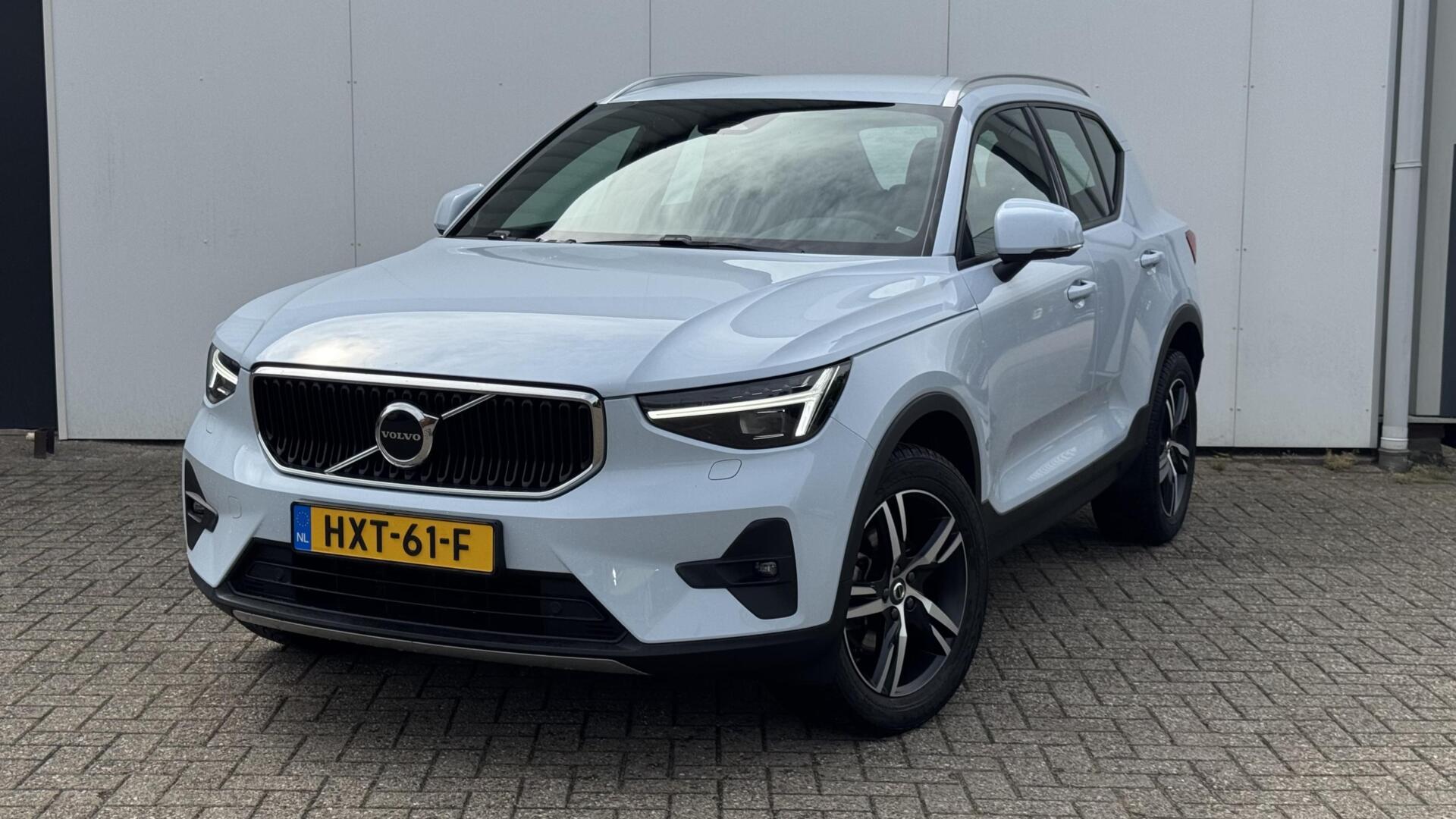 Volvo XC40 B3 | Pixel LED | Verw.stuurwiel/stoelen | Elek.verstel.voorstoelen 2024 - voorkant