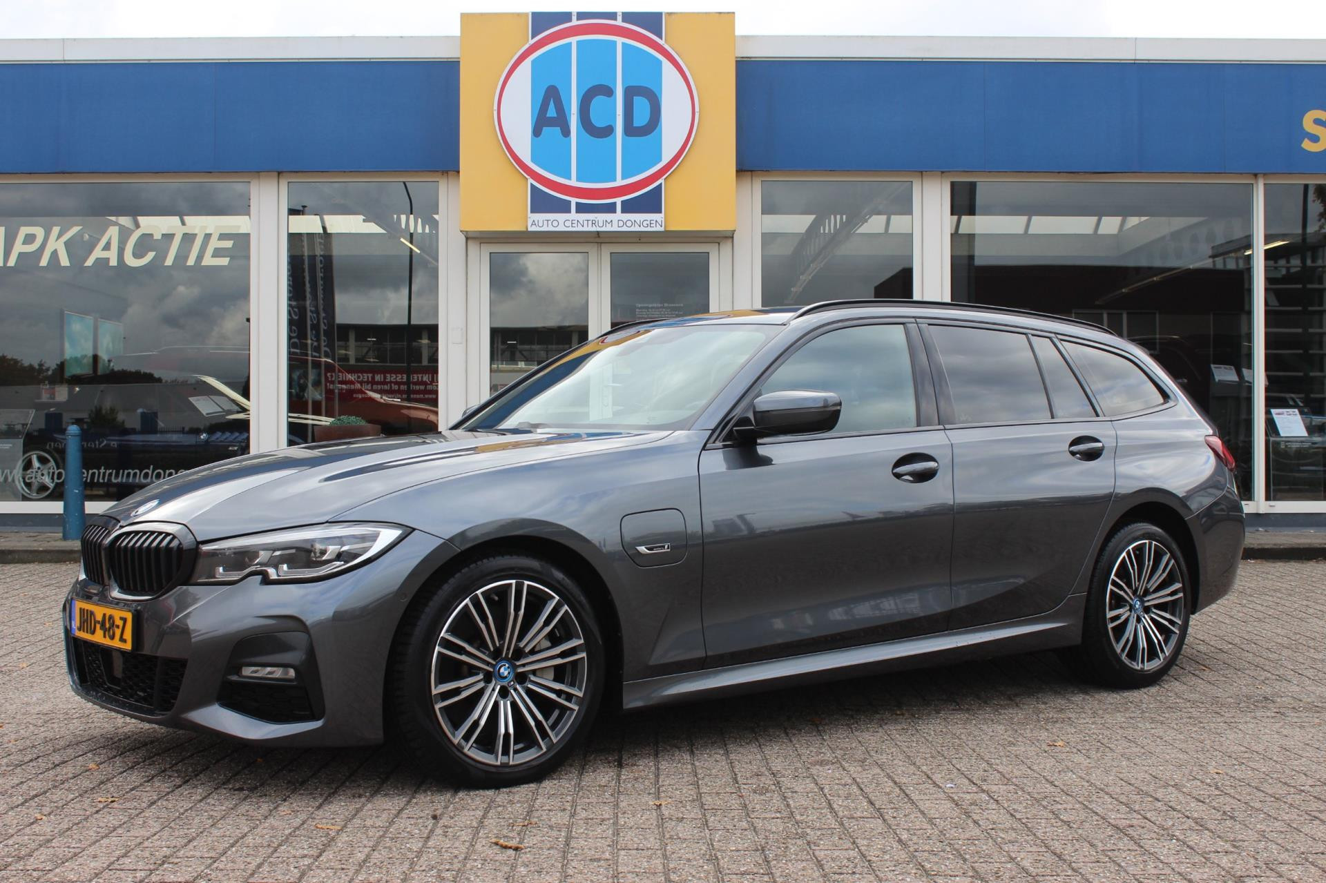 Foto van BMW 330E