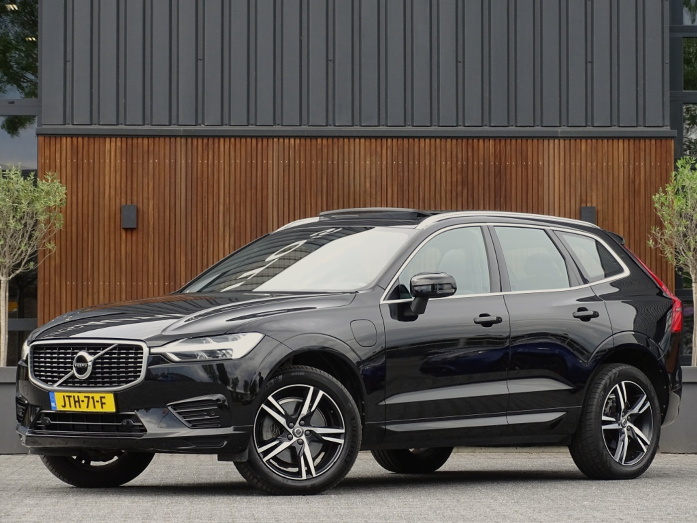 Volvo Xc60 2.0 T8 Twin Engine AWD R-Design 2017 - voorkant