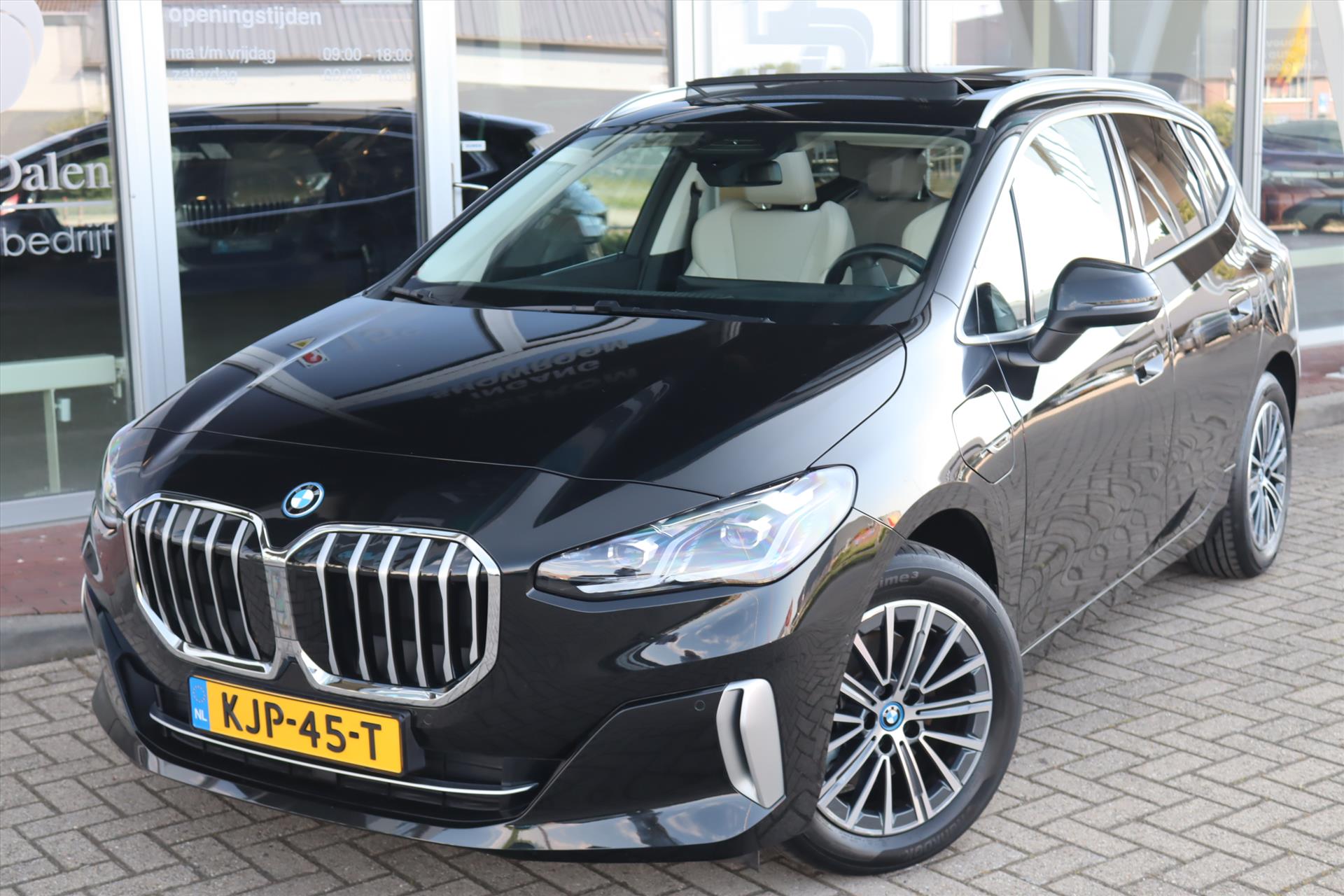 Foto van BMW 225e xDrive Active Tourer