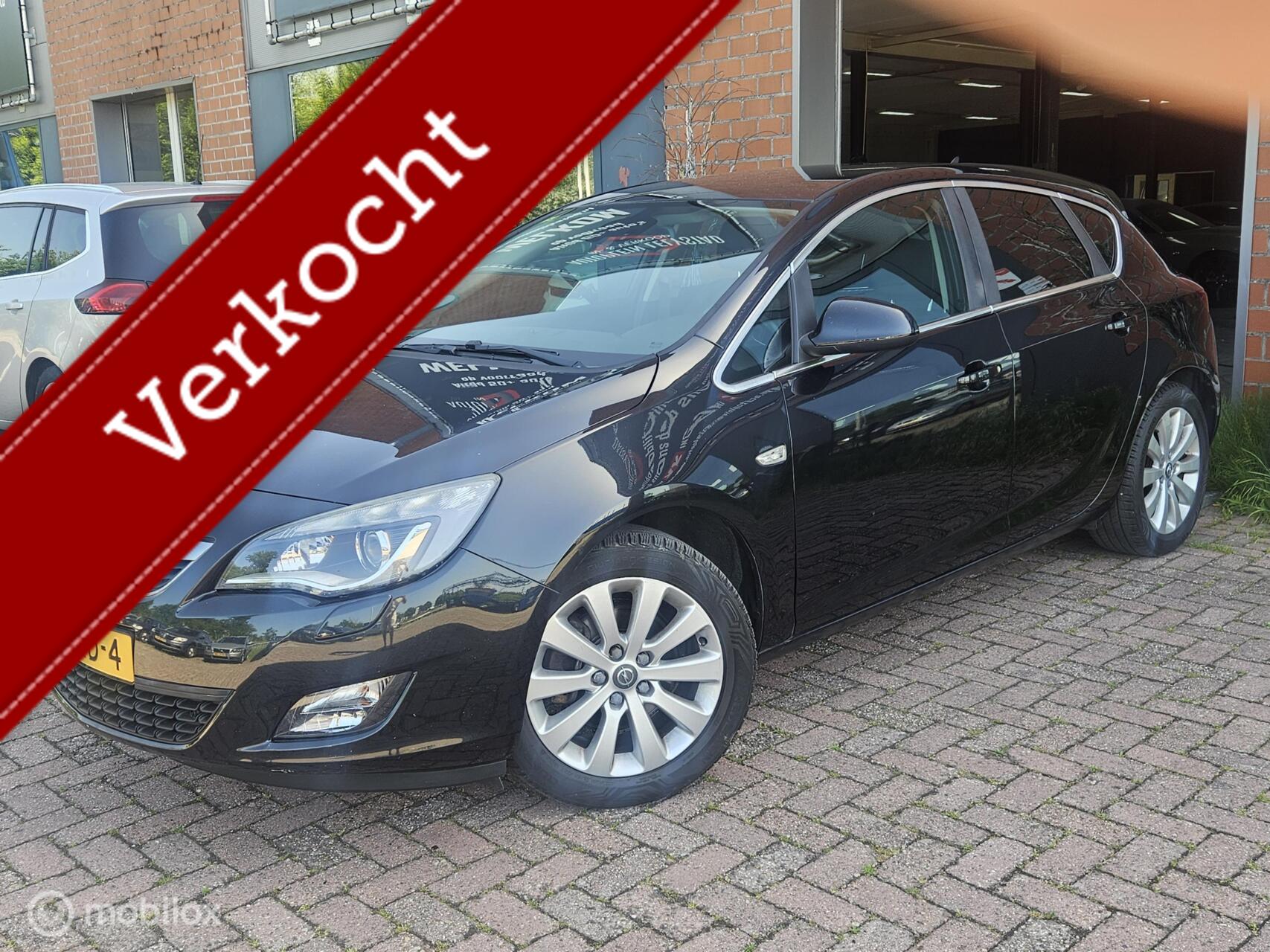 Opel Astra 1.6 Turbo Cosmo Leer Navi Cruise Clima dealer onderhouden 2012 - voorkant
