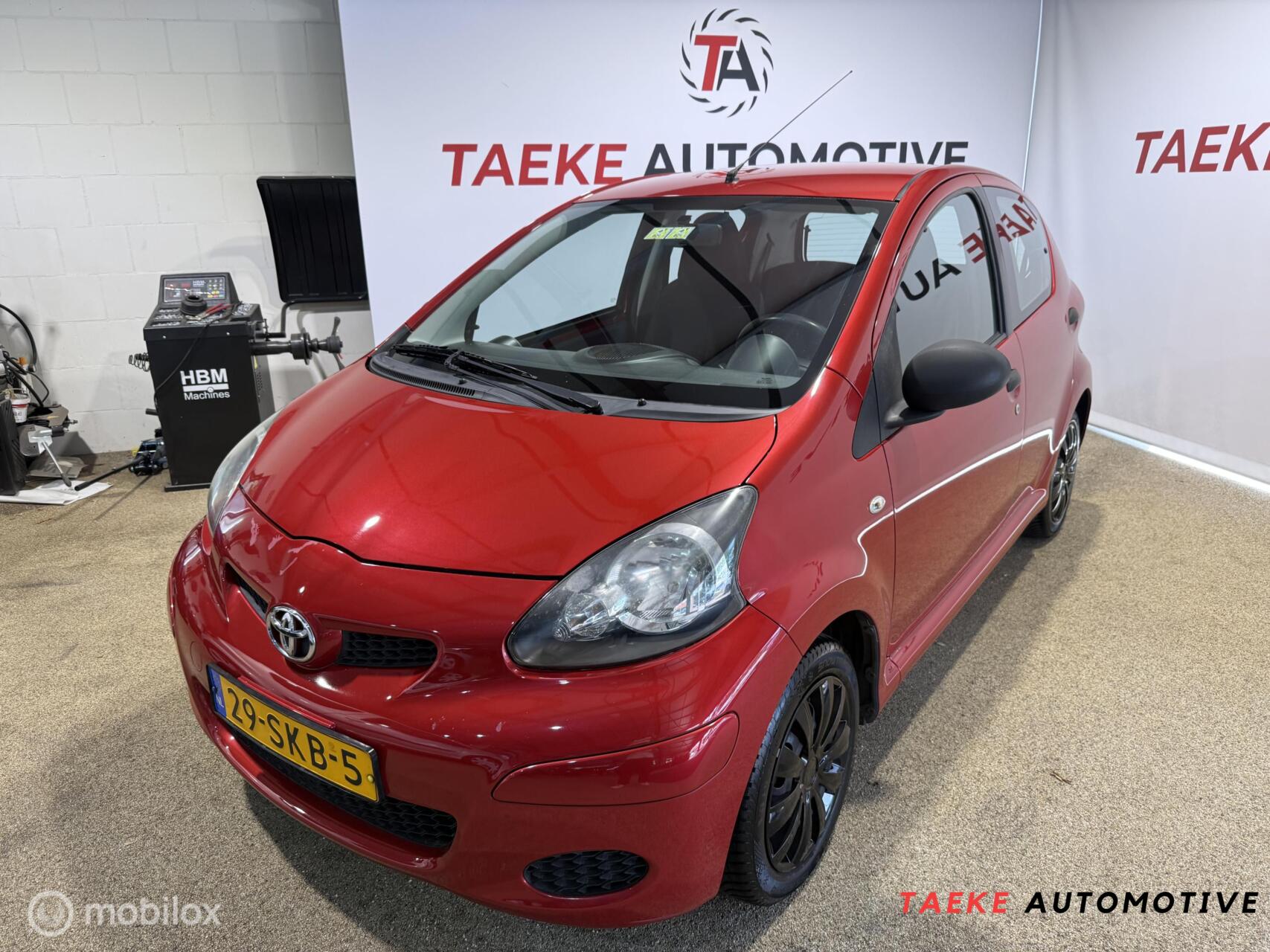 Toyota Toyota Aygo 1.0-12V Now AIRCO/5DRS/NWKOPPELING/APK/NAP 2011 - voorkant