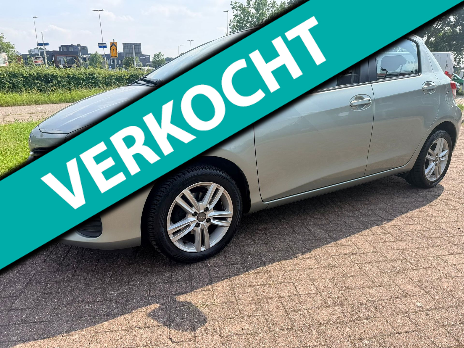 Toyota Toyota Yaris 1.0 VVT - APK 05-2027 - Camera - Top staat 2011 - voorkant