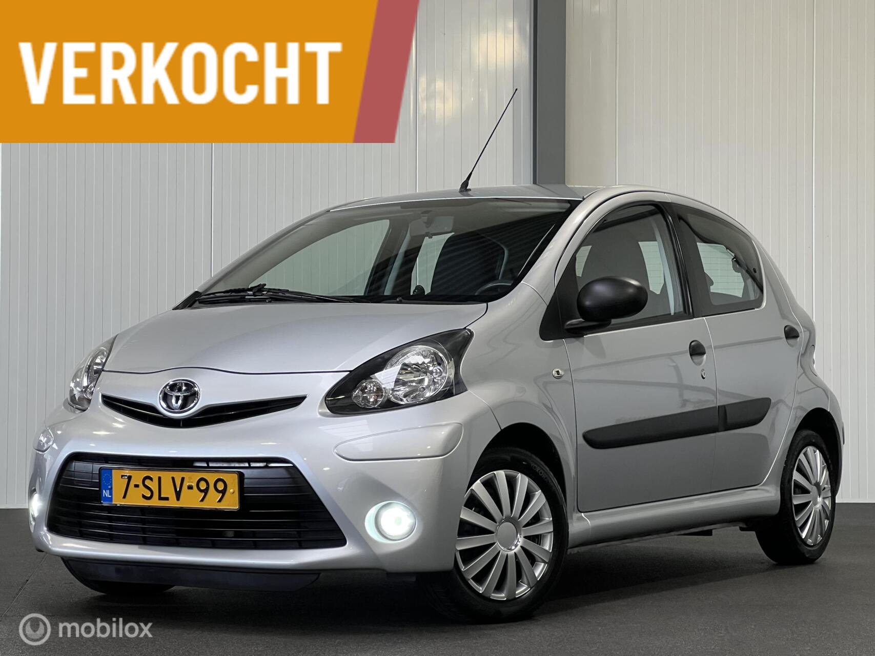 Toyota Aygo 1.0 VVT-i Now 2013 - voorkant