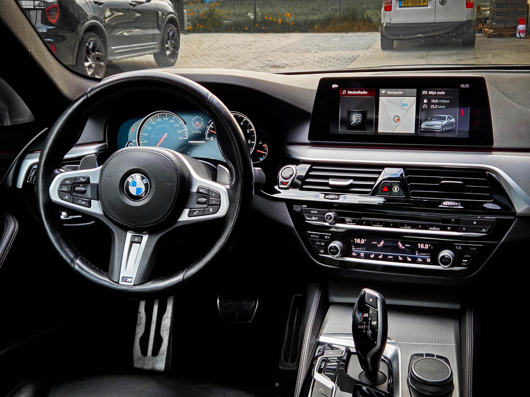 Foto van BMW M550i xDrive