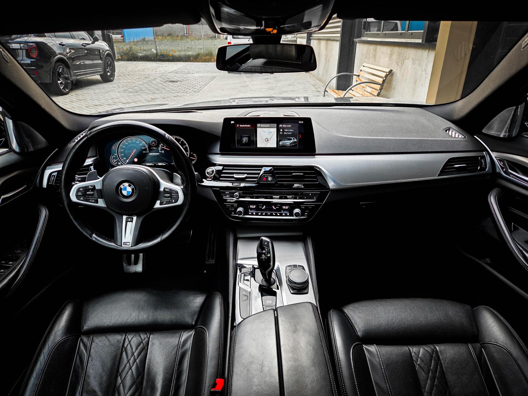 Foto van BMW M550i xDrive