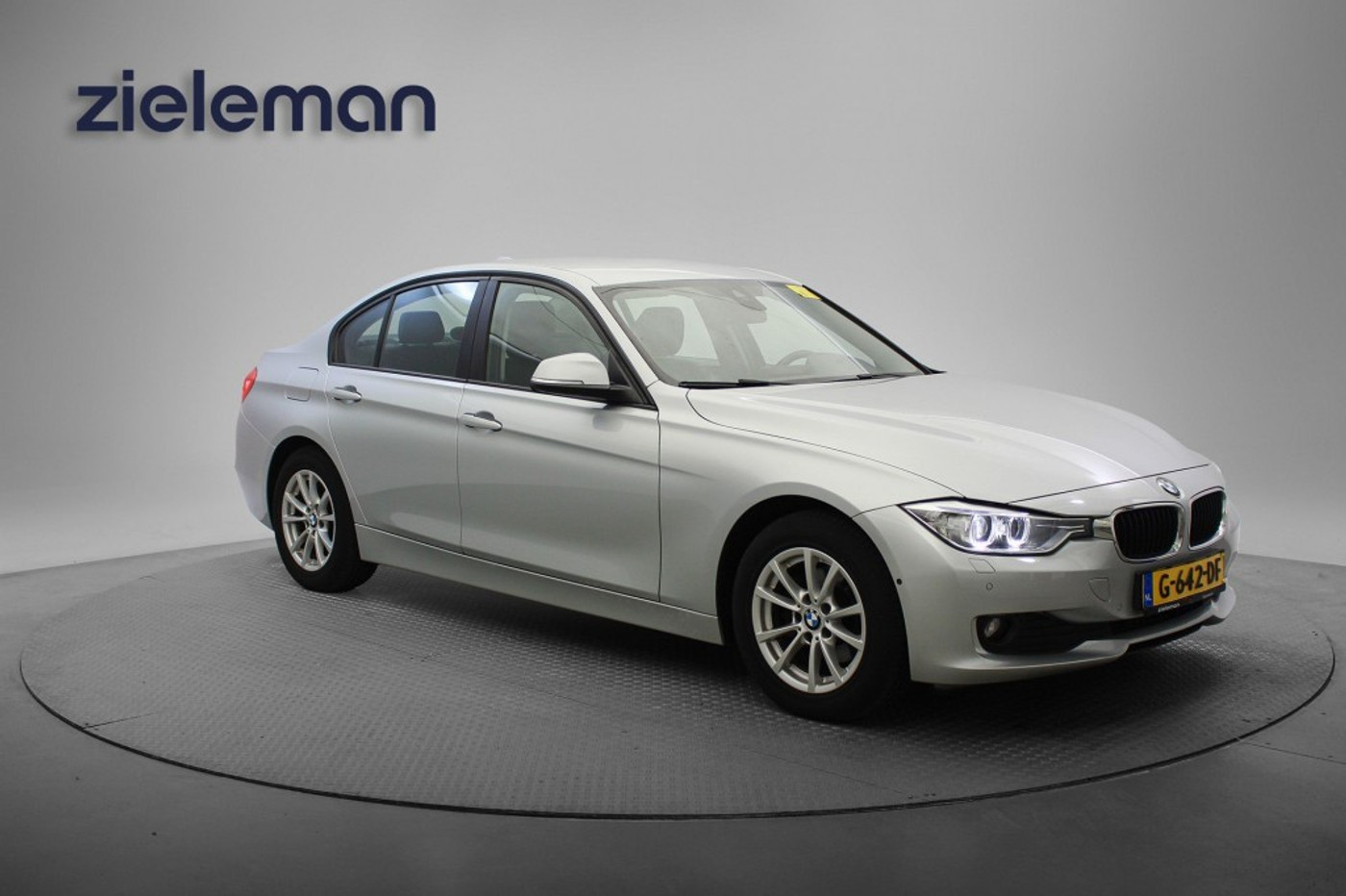 BMW 318d 318D High Executive Automaat - Navi, Camera, Leer, PDC, Xenon 2013 - voorkant