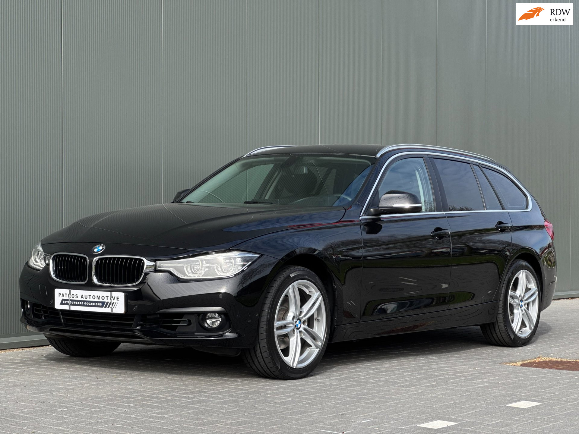 BMW 318i 318i Centennial High Executive Automaat | Leder | Navi | Dealer onderhouden 2016 - voorkant
