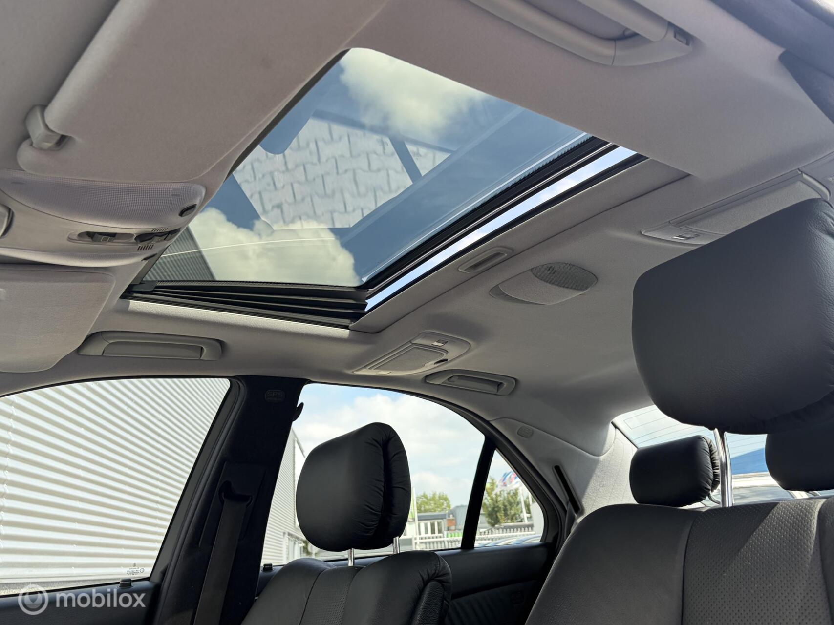 Foto van Mercedes-Benz S 320