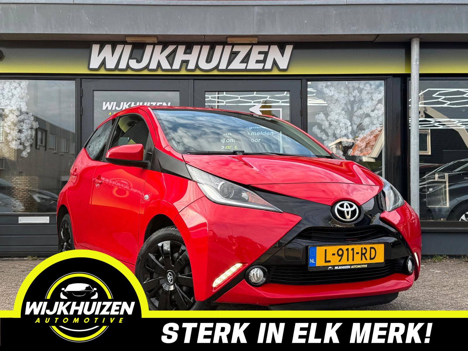 Toyota Toyota Aygo 1.0 VVT-i x-play met Led !!! Airco !!! Navigatie !!! Nap !!! 2016 - voorkant