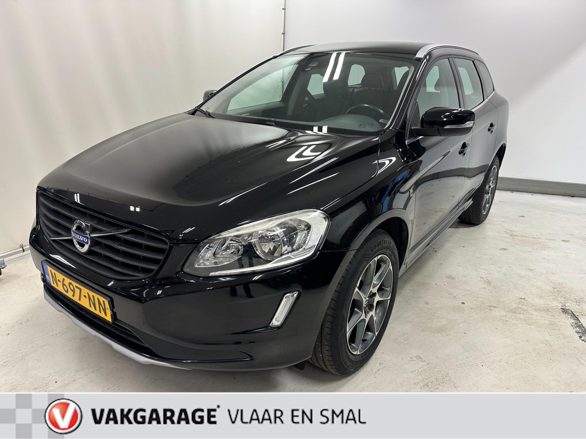Volvo Xc60 2.0 D3 FWD Ocean- R-Design-lederen interieur-Trekhaak-Nieuwe APK 2016 - voorkant