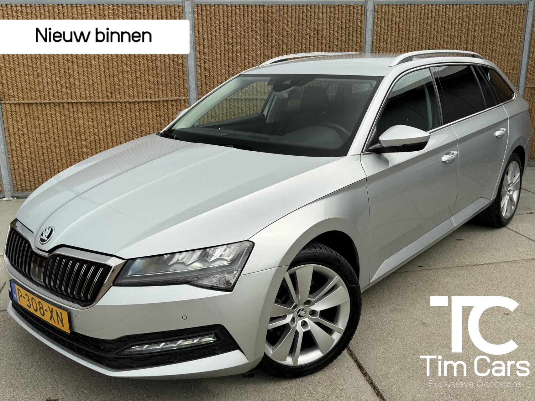 Skoda Superb 1.5 TSI ACT Business Edition Automaat | Trekhaak afneembaar | LED verlichting | DAB ontvanger | Achteruitrijcamera | Cruise & climate control | Virtual cockpit | Parkeersensoren voor en achter 2022 - voorkant