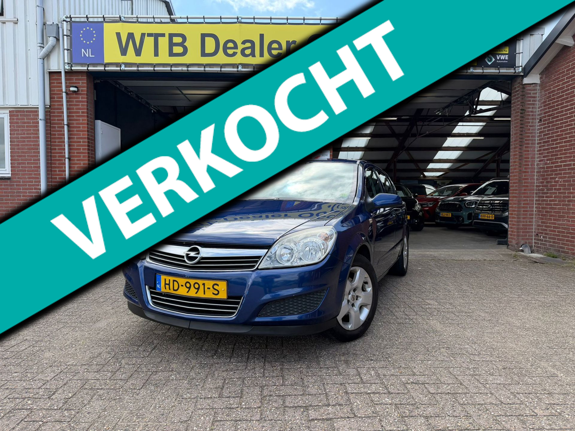 Opel Astra 1.6 Cosmo, Automaat, Panodak, trekhaak, Dealer oh. 2009 - voorkant