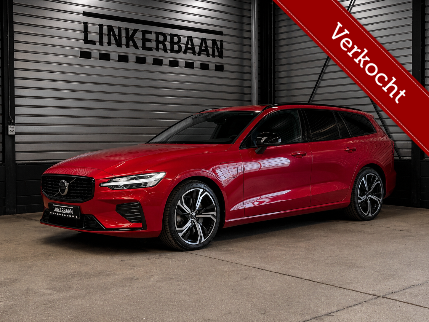Volvo V60 2.0 T8 Long Range Hybrid AWD Plus Dark | SOH 97,5% | Panodak | H&K | Pilot Assist | 19 inch | NL Auto | 2023 - voorkant