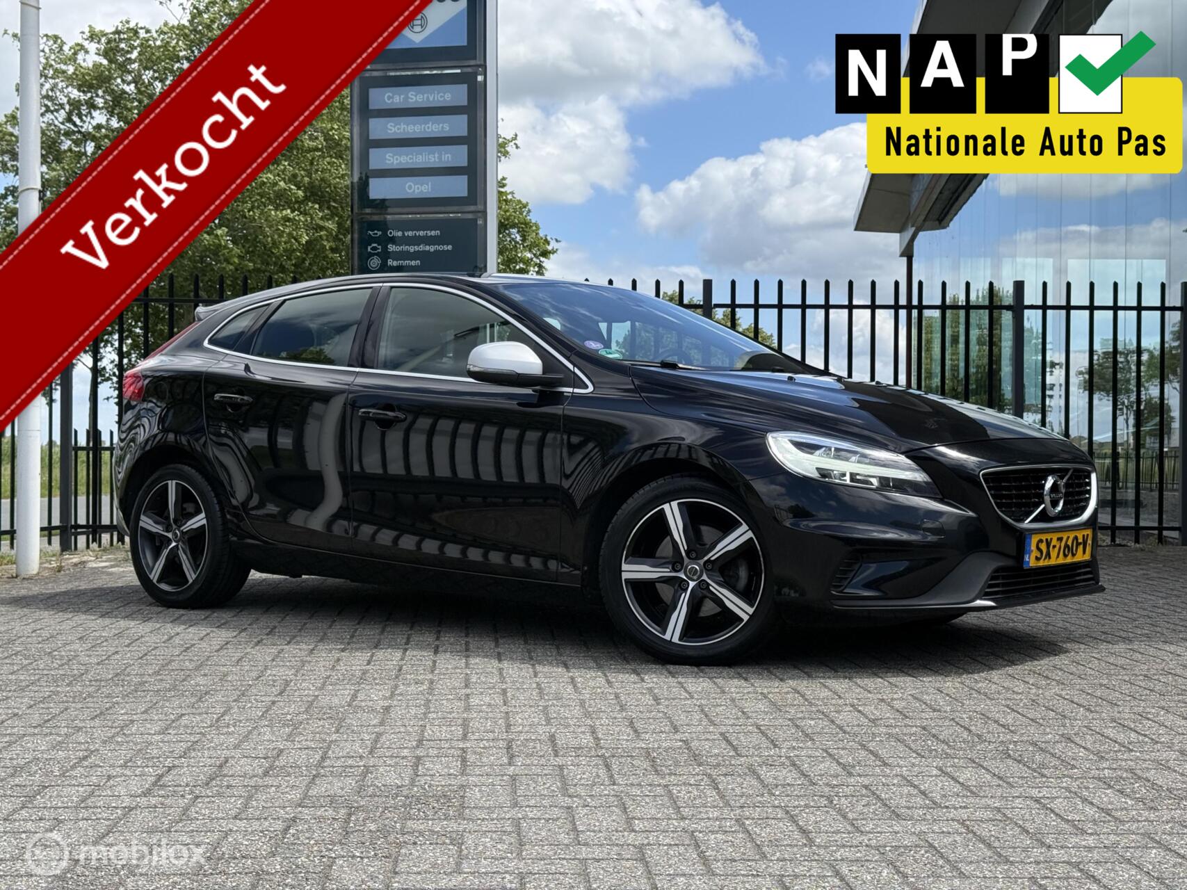 Volvo V40 2.0 T4 R-Line Sport | Stoelverwarming | Leer 2018 - voorkant