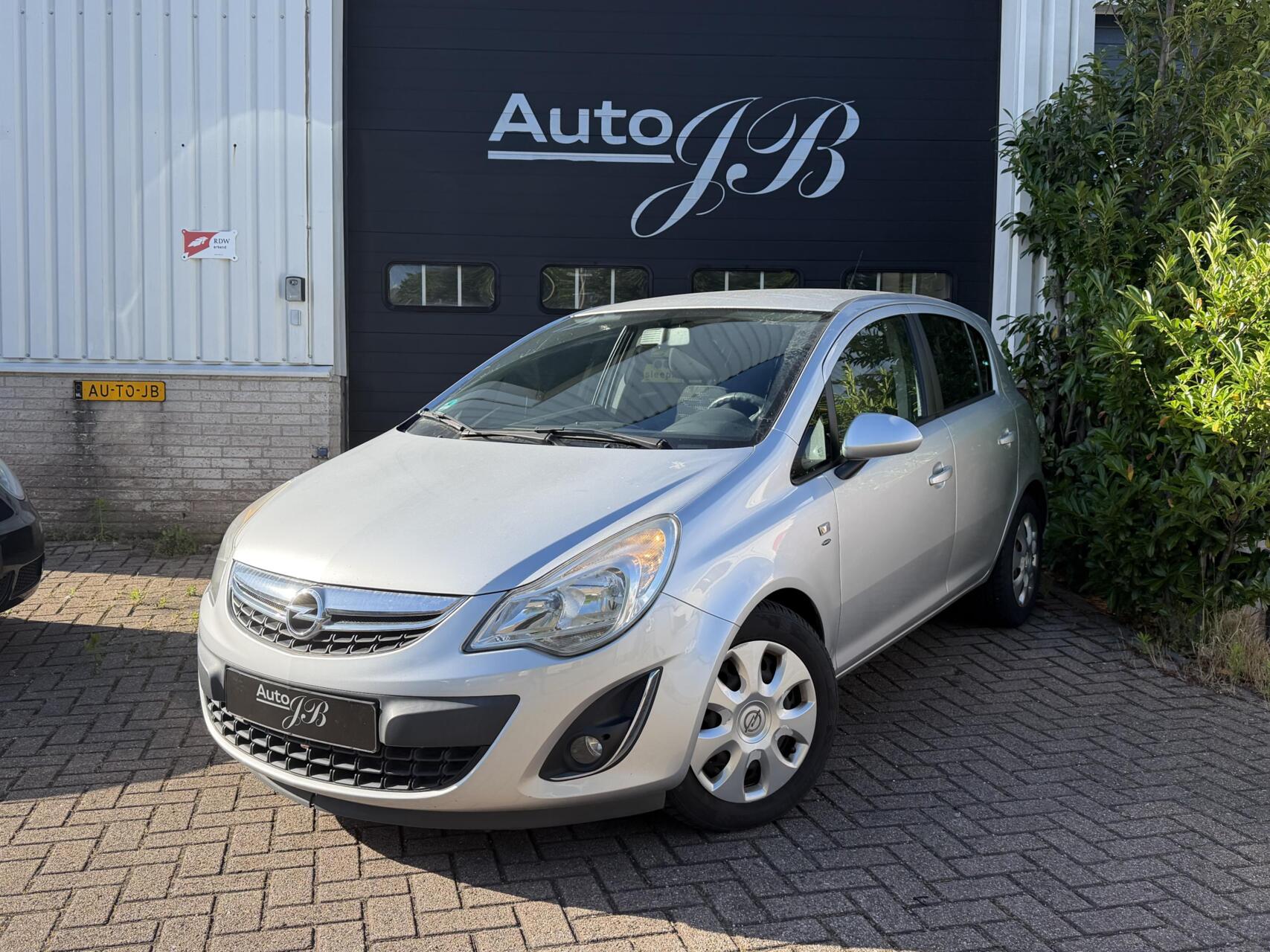 Opel Corsa 1.2 ECOFLEX SATELLITE | 5-DRS | AIRCO | APK 06-27! 2011 - voorkant