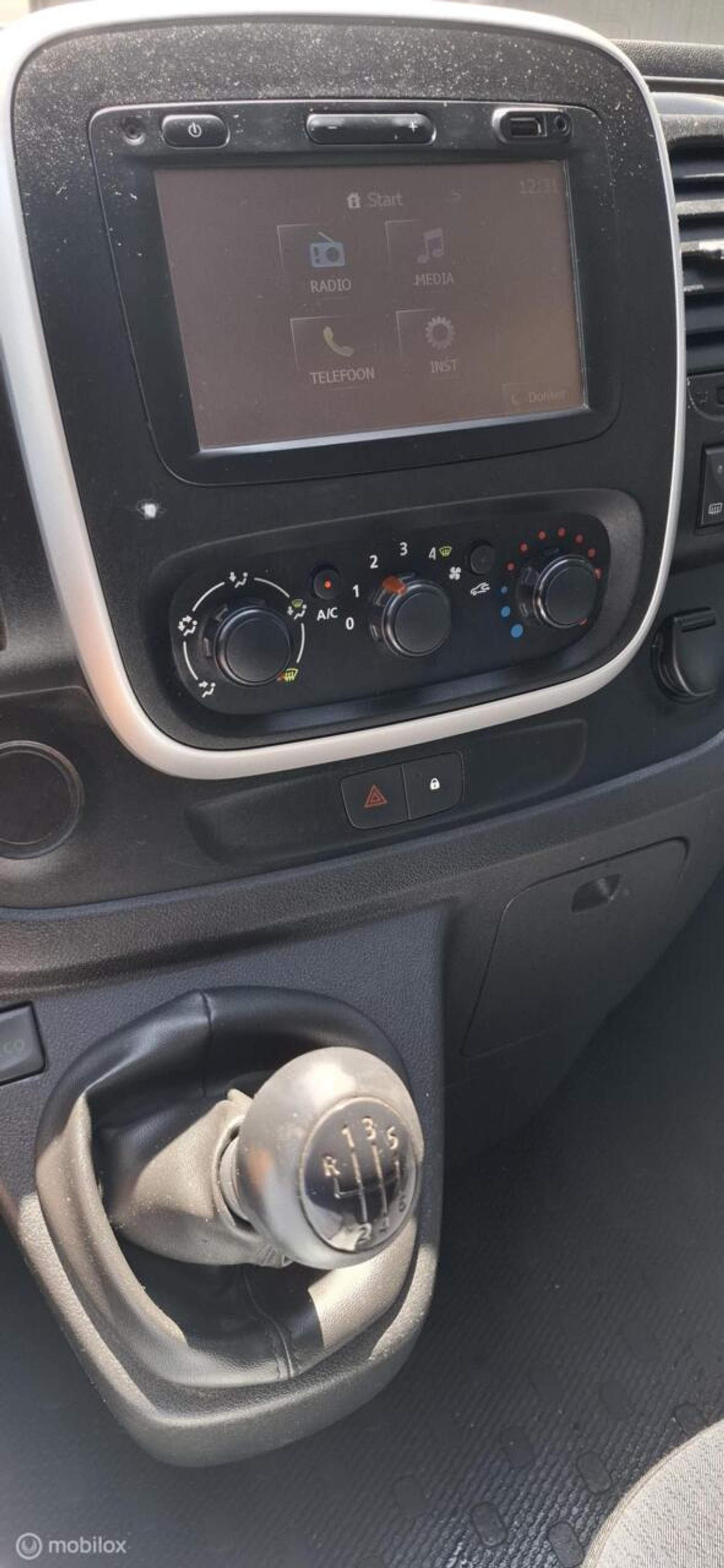 Foto van Opel Vivaro-b
