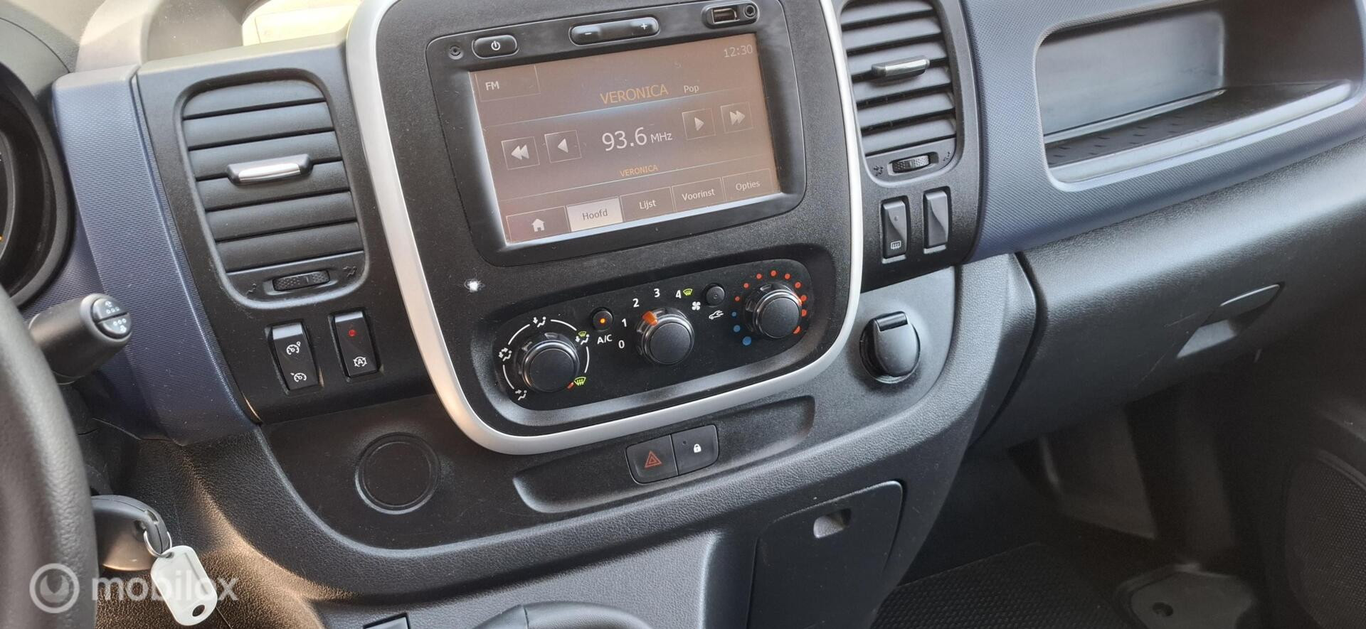 Foto van Opel Vivaro-b