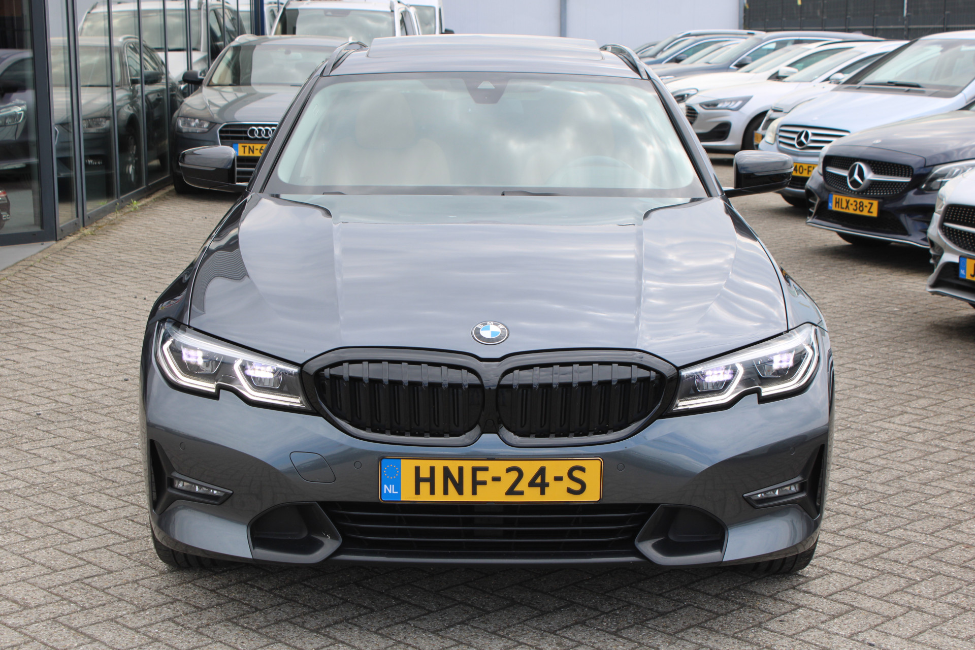 Foto van BMW 330e xDrive