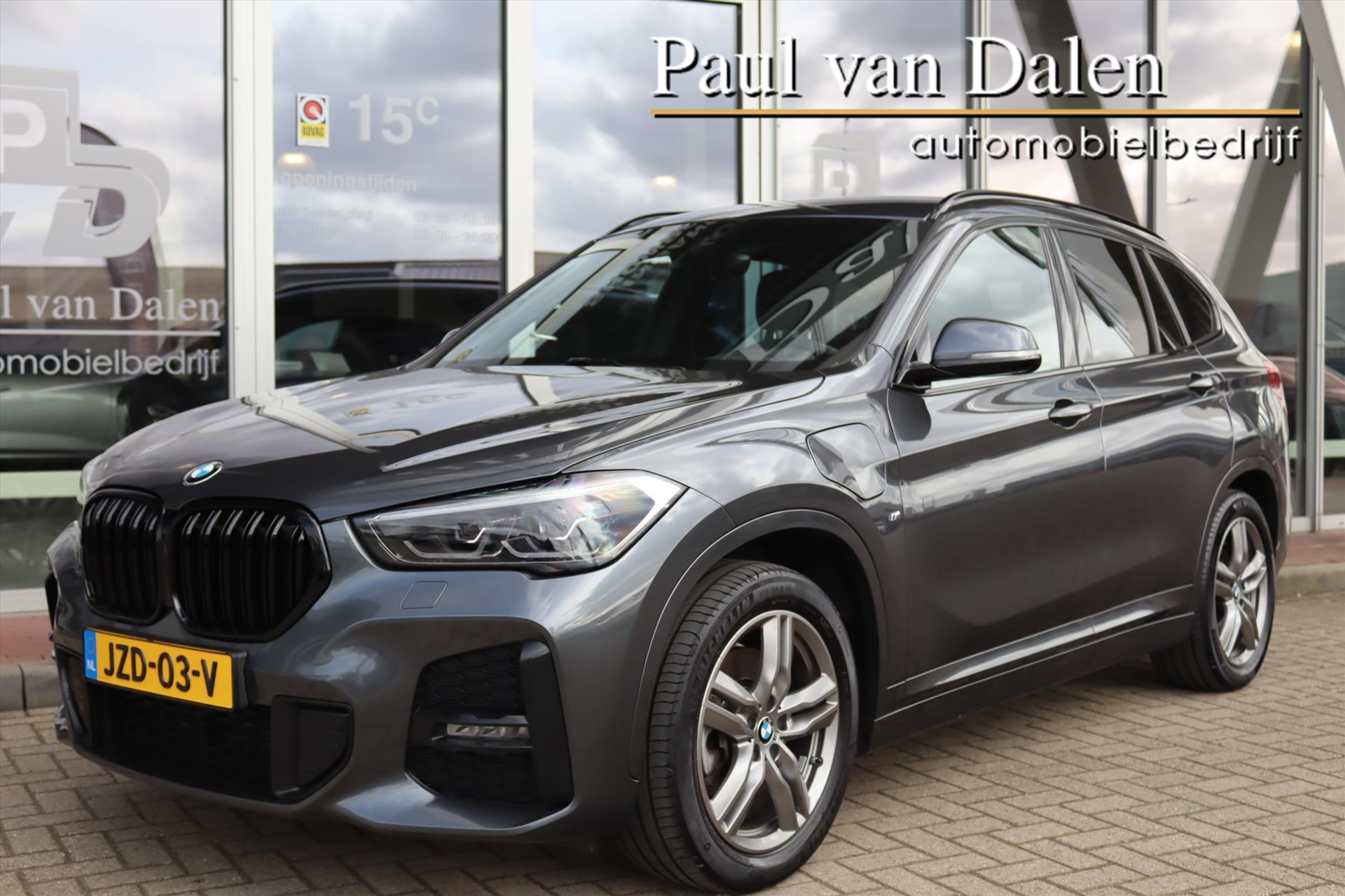 BMW X1 Xdrive25e XDRIVE 25e 220PK AUTOMAAT M-SPORT Navi | Led | Sfeerverl. | Electr.klep | Stoelverw. | 18 Inch Lm | 2021 - voorkant