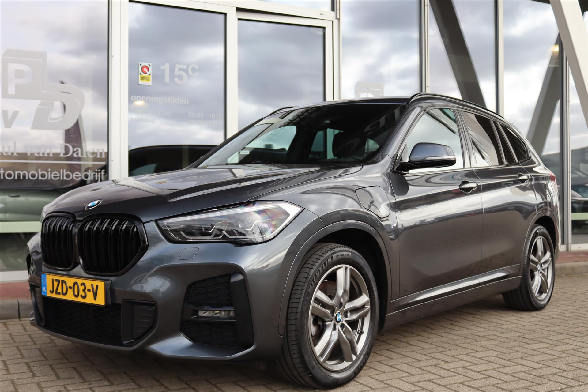 Foto van BMW X1 Xdrive25e