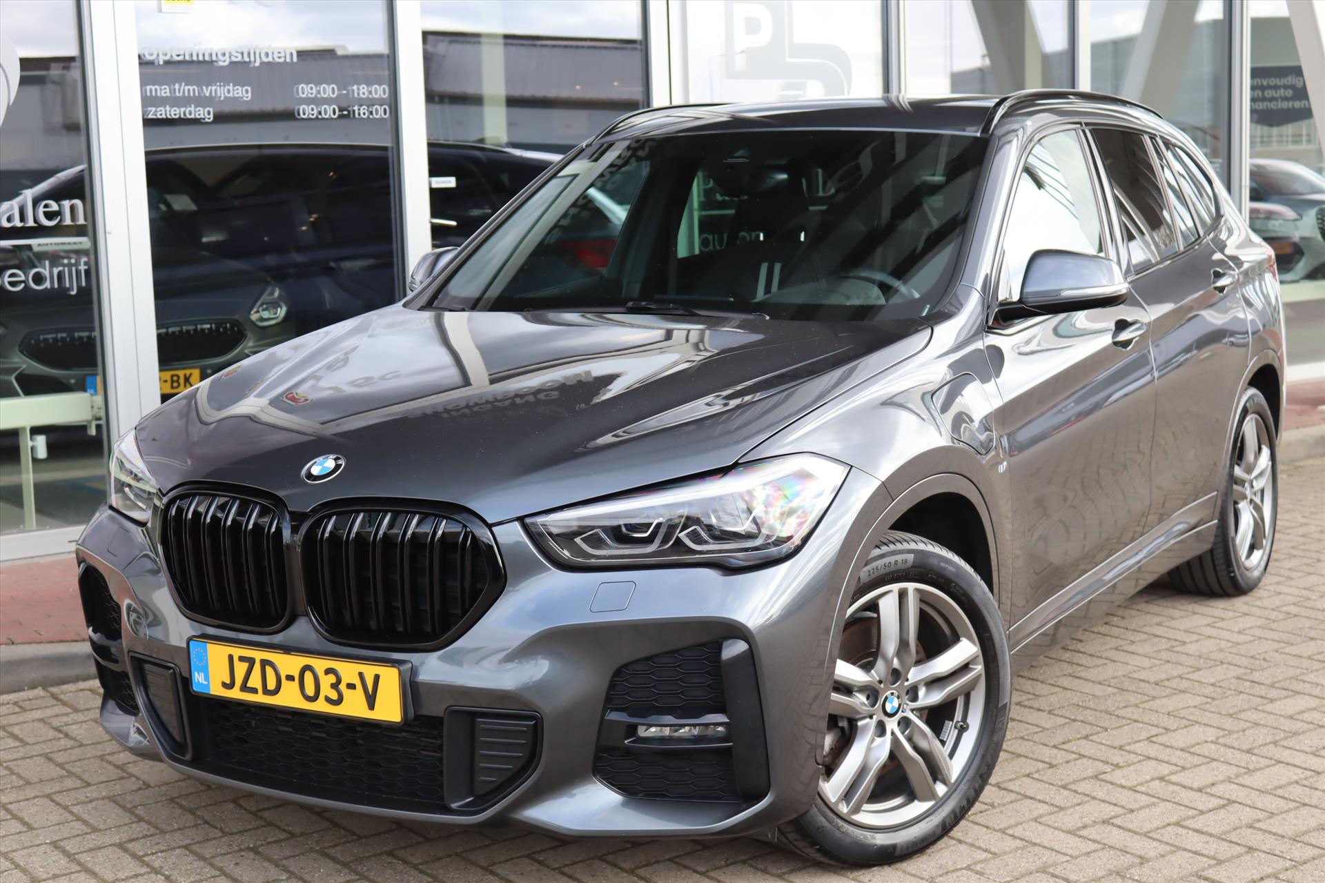 Foto van BMW X1 Xdrive25e