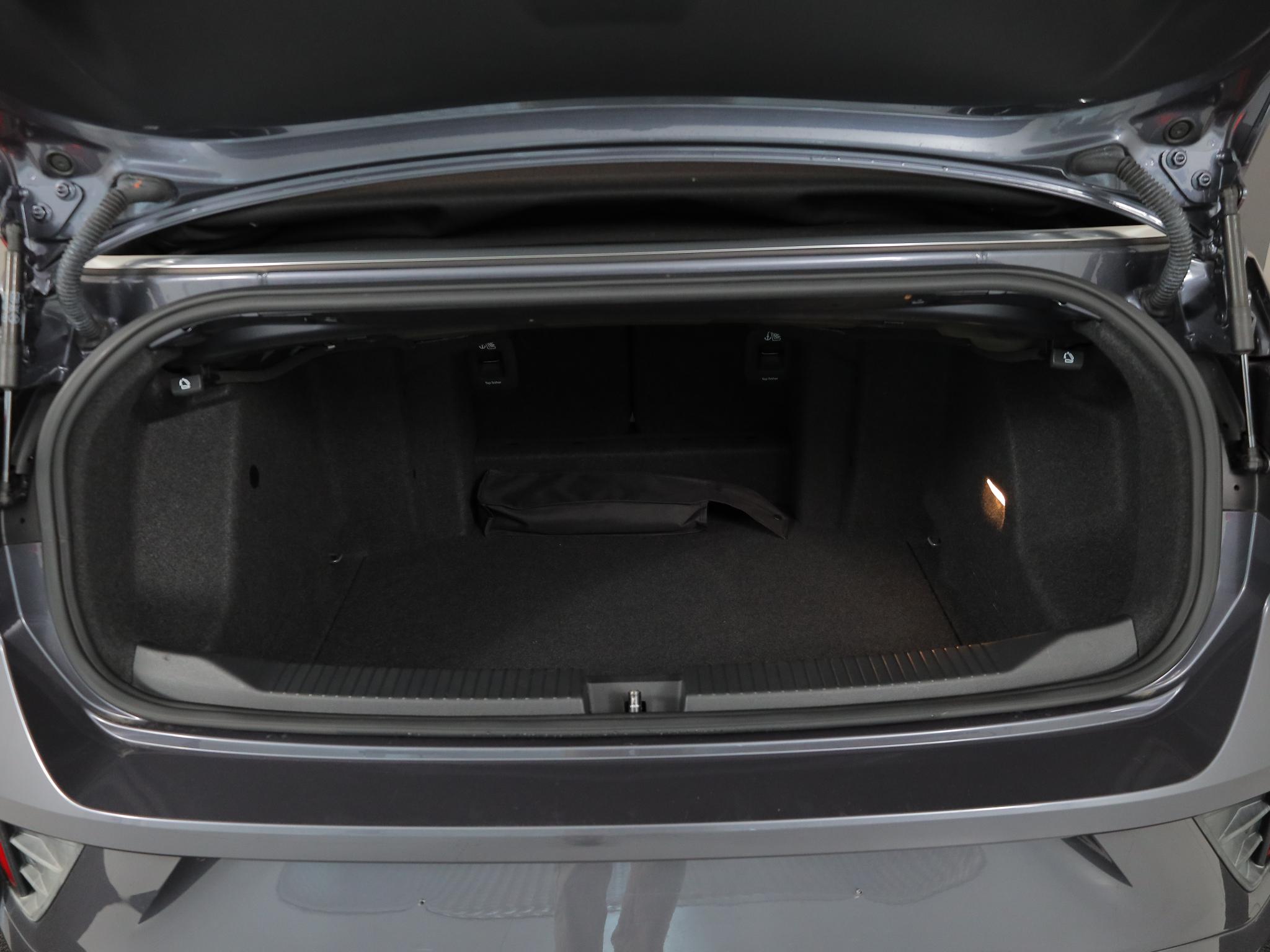 Foto van Volkswagen T-roc Cabrio