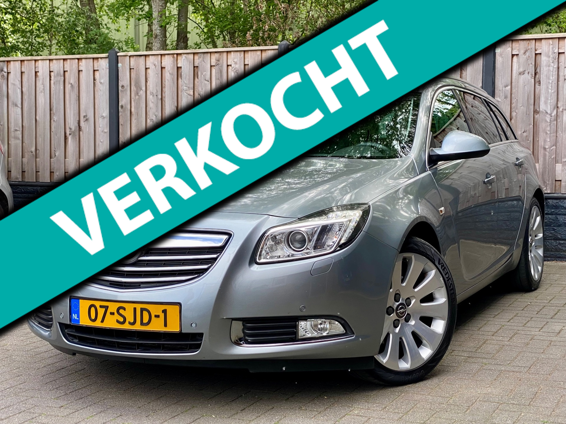 Opel Insignia Sports Tourer SW 1.6 T Cosmo 1e Eigenaar I NL Auto I DEALER ONDERHOUDEN I NAVI I TREKHAAK I 2011 - voorkant