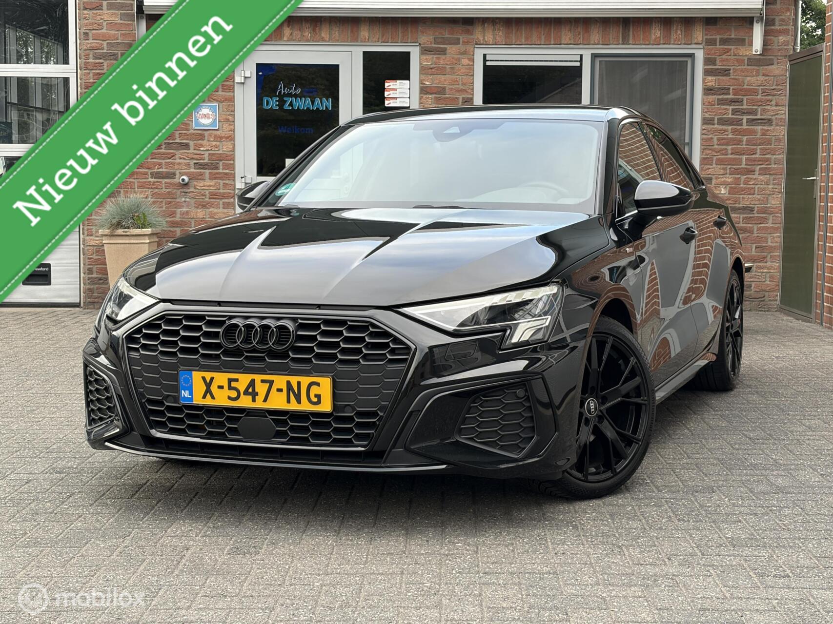 Audi A3 Limousine 35 TFSI S edition|Black Optiek|Adapt Cruise|Stoelverwarming. 2023 - voorkant