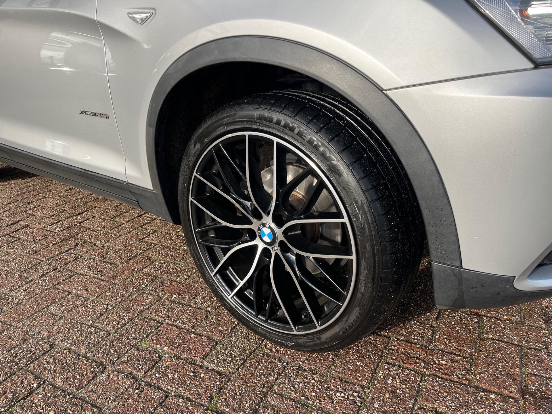 Foto van BMW X3 Xdrive28i