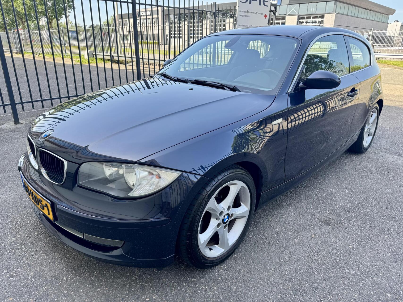 BMW 1er Reihe 118i | Sportline - Climate - Cruise - Netjes! 2009 - voorkant