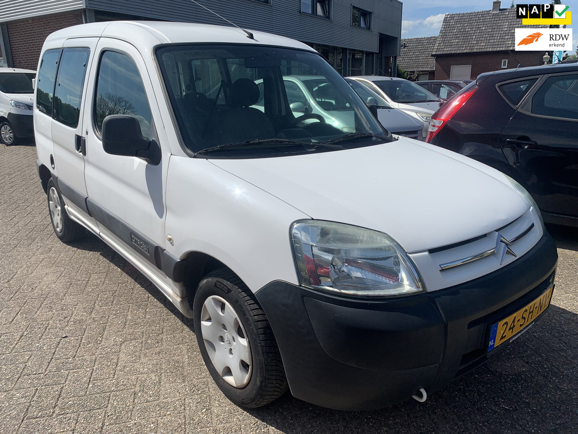 Citroen Berlingo 1.4i Cinqspace € 1.450,- 2006 zo mee Apk tot 16 Dec 2026 2006 - voorkant