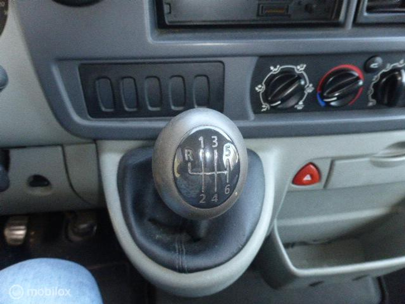 Foto van Renault Master T 33 L2/h2 2.5 Dci 88 KW E4