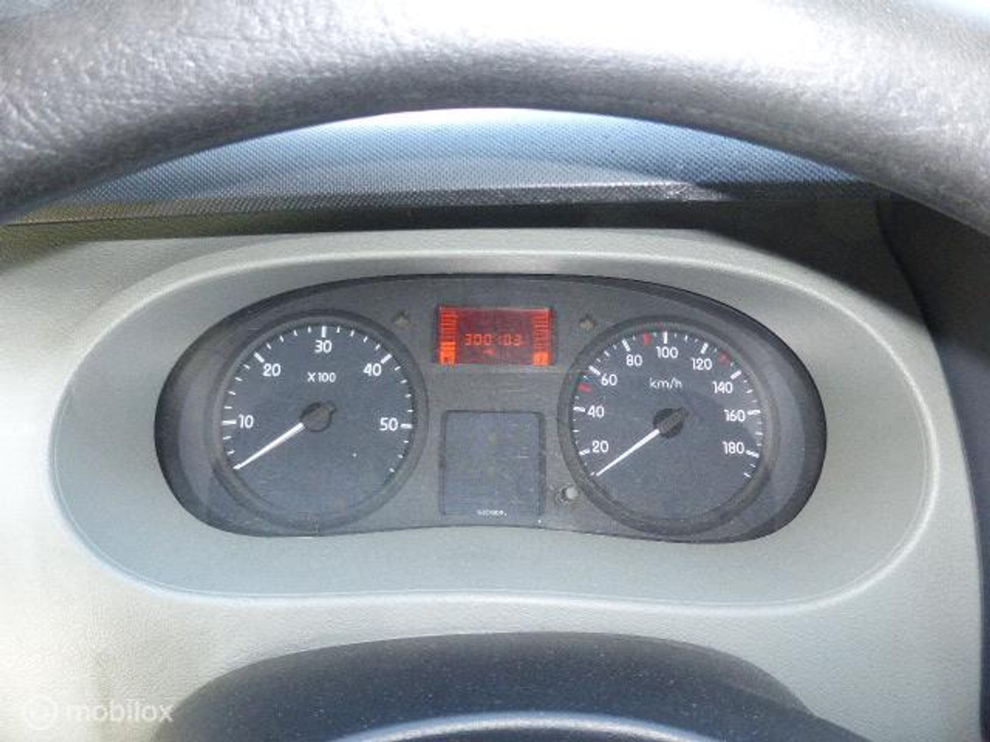 Foto van Renault Master T 33 L2/h2 2.5 Dci 88 KW E4