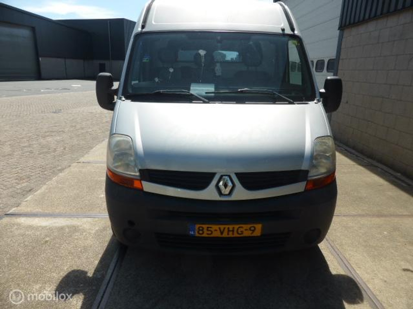 Foto van Renault Master T 33 L2/h2 2.5 Dci 88 KW E4