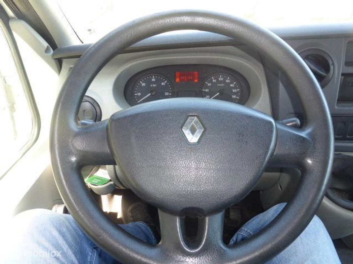 Foto van Renault Master T 33 L2/h2 2.5 Dci 88 KW E4