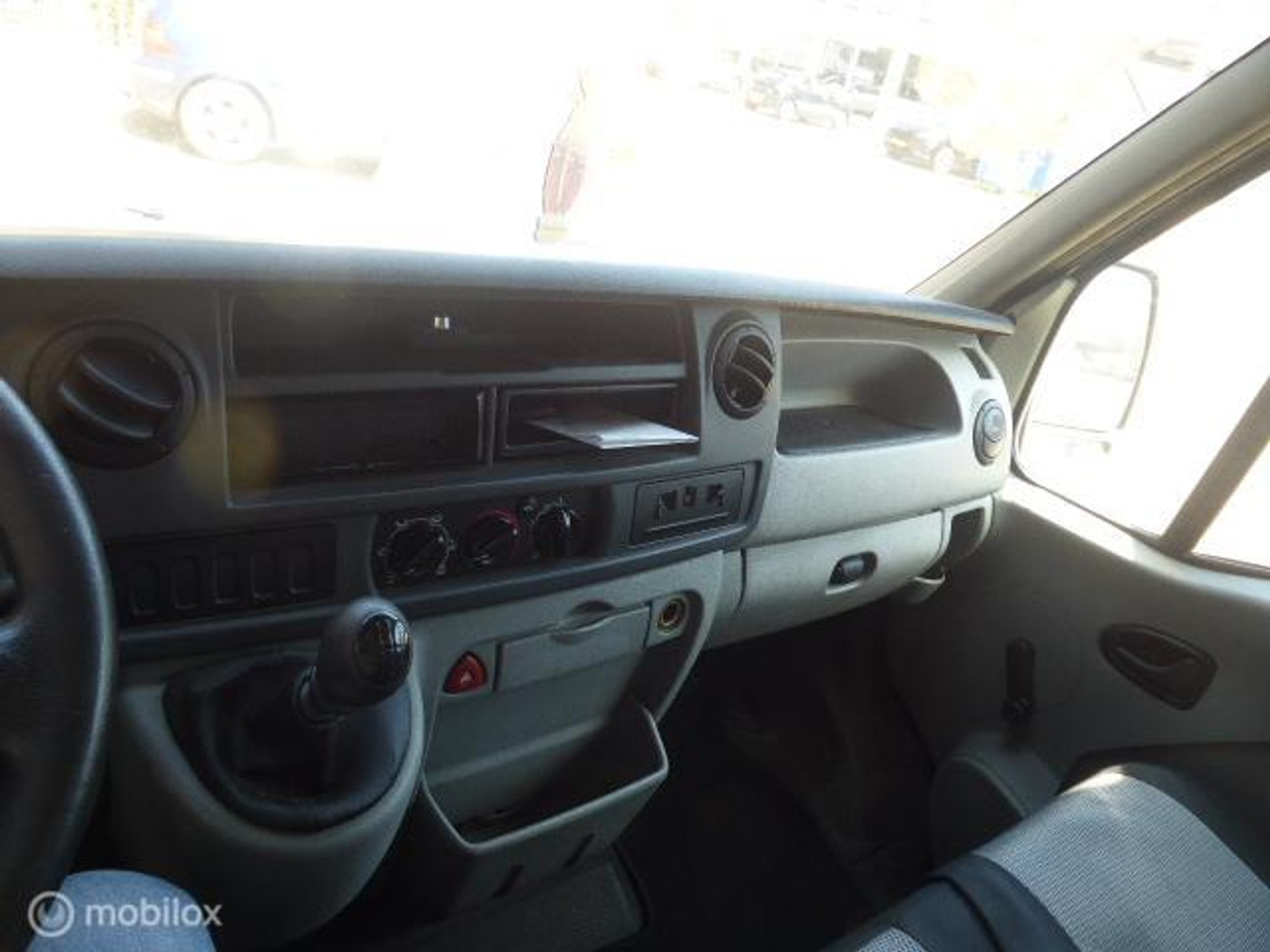 Foto van Renault Master T 33 L2/h2 2.5 Dci 88 KW E4