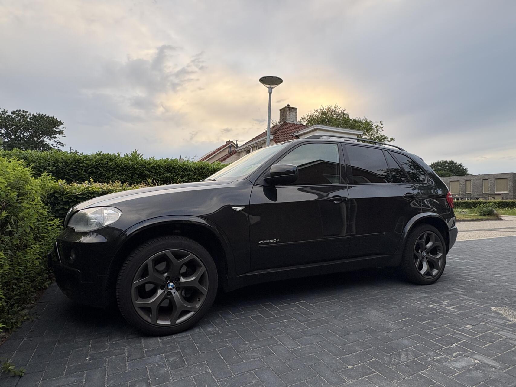 BMW X Reihe 30d M-Sport Grijs Kenteken Youngtimer CarPlay Leder Xenon Trekhaak 3500KG 2009 - voorkant